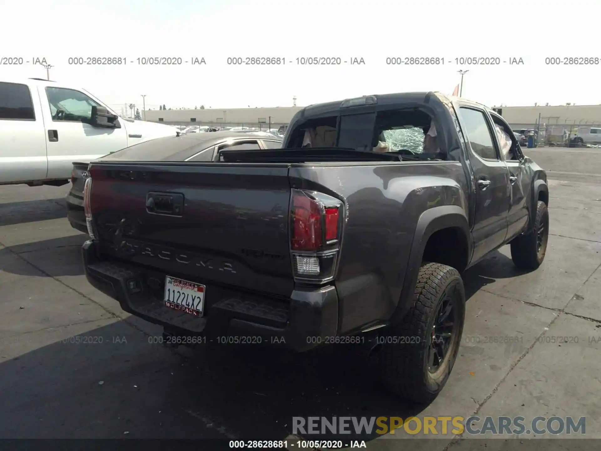 4 Photograph of a damaged car 5TFCZ5AN7LX223786 TOYOTA TACOMA 4WD 2020