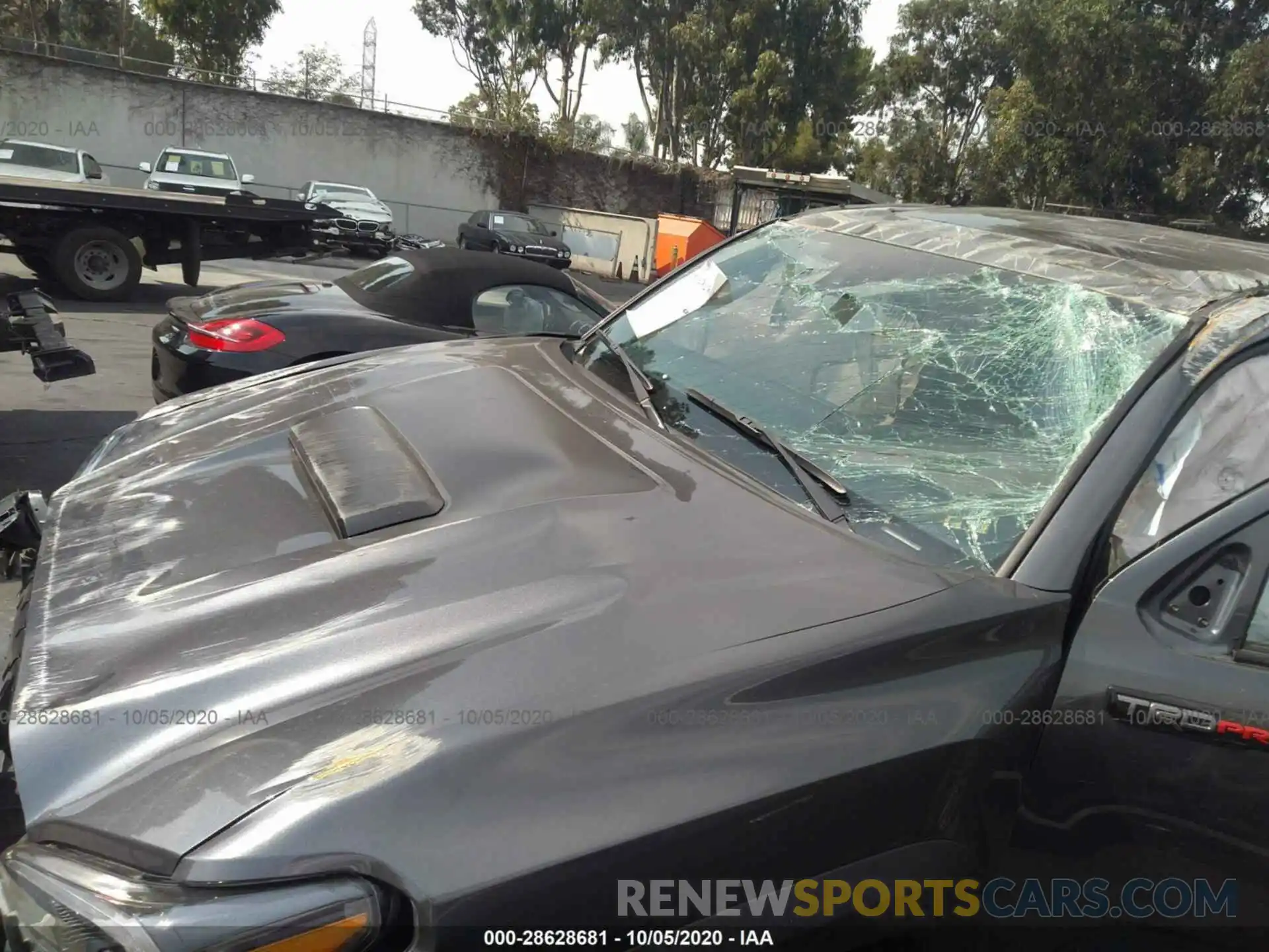 6 Photograph of a damaged car 5TFCZ5AN7LX223786 TOYOTA TACOMA 4WD 2020