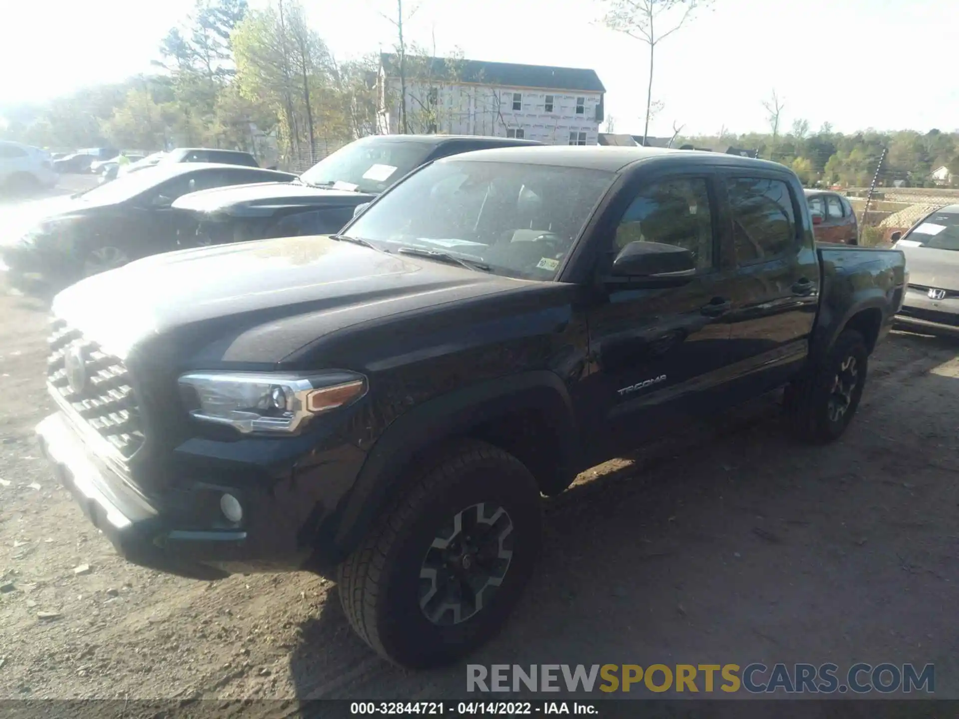 2 Фотография поврежденного автомобиля 5TFCZ5AN7LX230897 TOYOTA TACOMA 4WD 2020