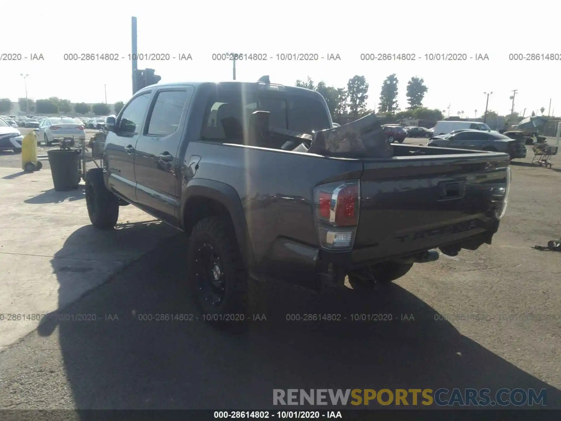 3 Photograph of a damaged car 5TFCZ5AN7LX234142 TOYOTA TACOMA 4WD 2020