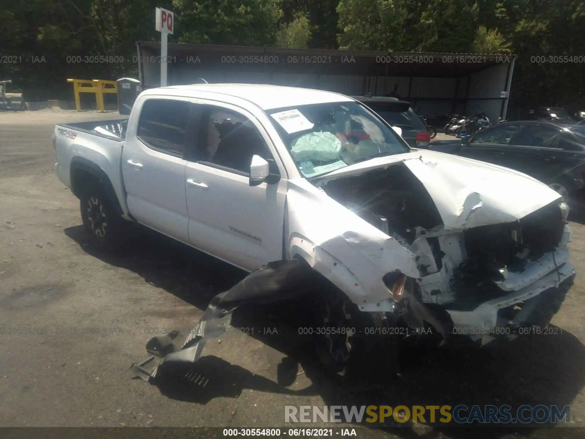 1 Photograph of a damaged car 5TFCZ5AN7LX234240 TOYOTA TACOMA 4WD 2020