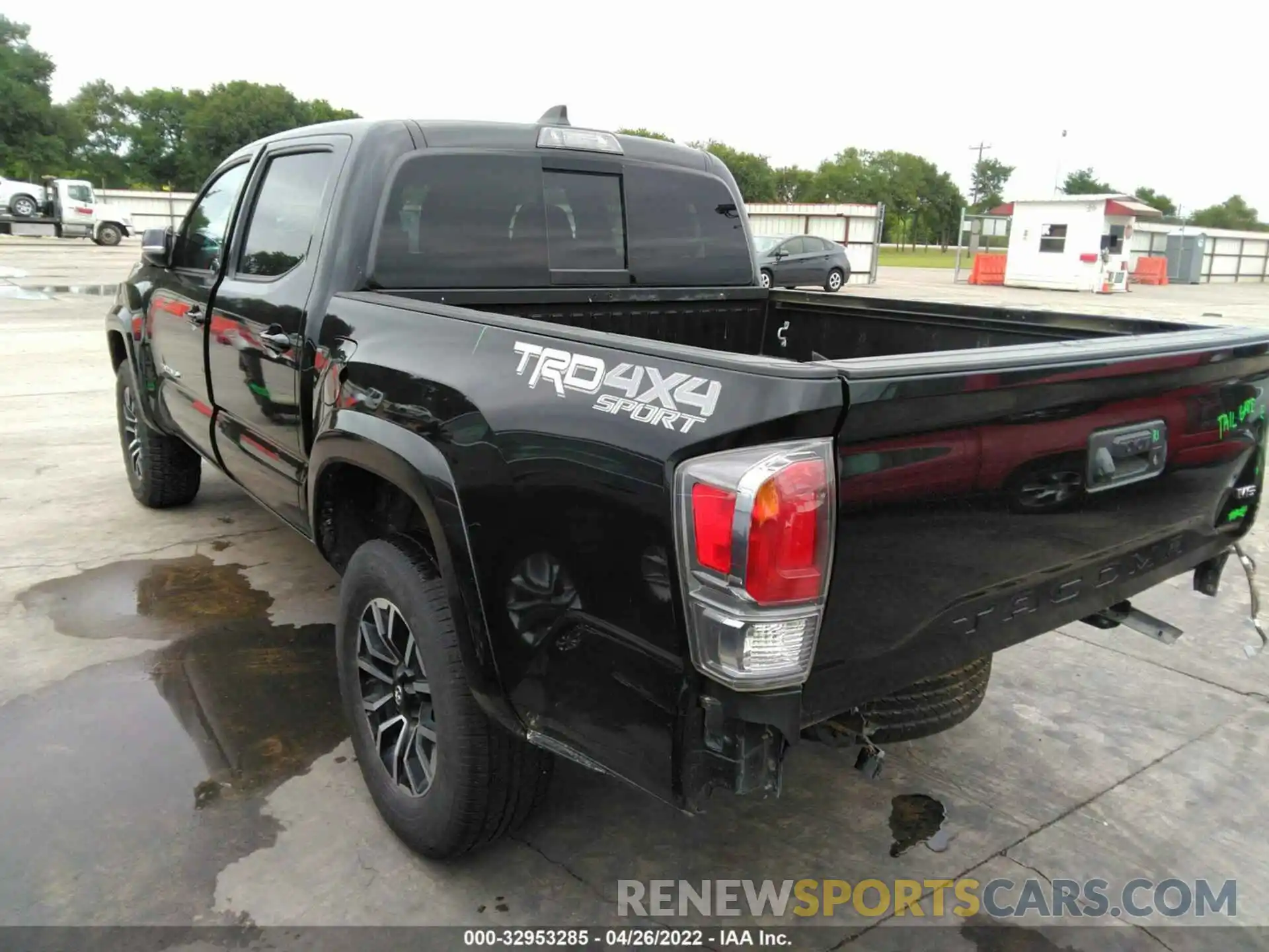 3 Photograph of a damaged car 5TFCZ5AN8LX226728 TOYOTA TACOMA 4WD 2020