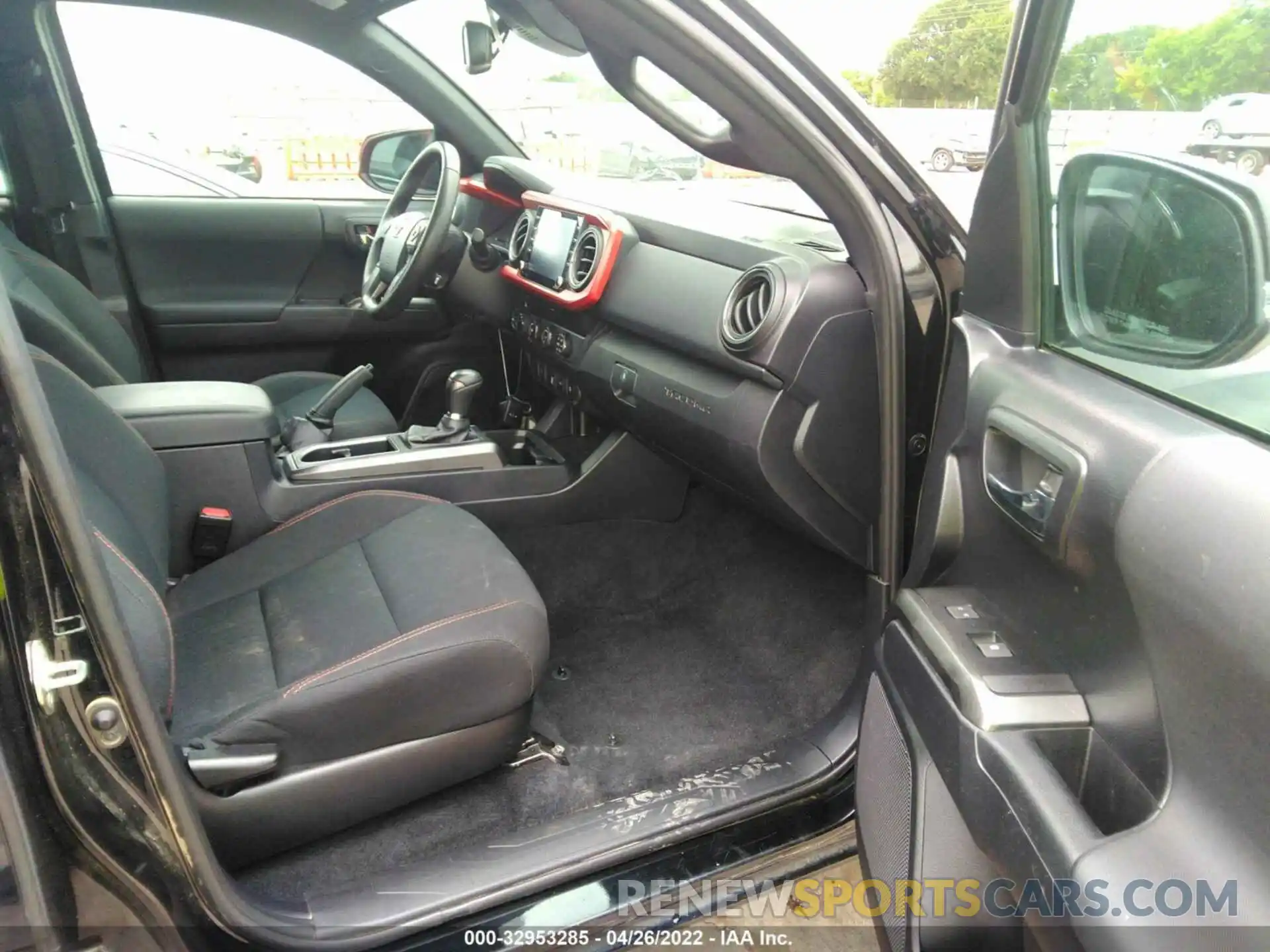 5 Photograph of a damaged car 5TFCZ5AN8LX226728 TOYOTA TACOMA 4WD 2020