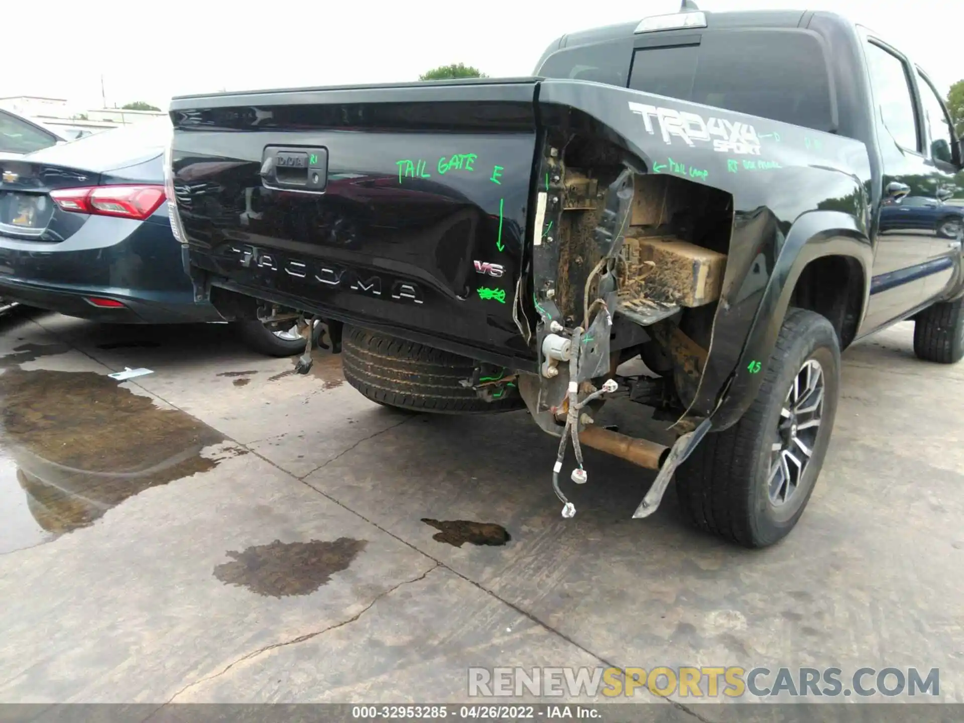 6 Photograph of a damaged car 5TFCZ5AN8LX226728 TOYOTA TACOMA 4WD 2020