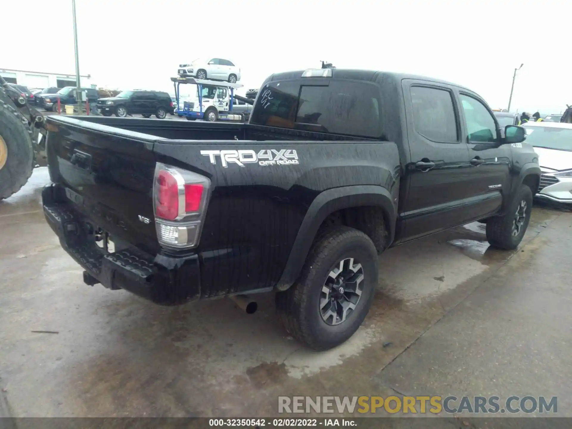 4 Photograph of a damaged car 5TFCZ5AN8LX230584 TOYOTA TACOMA 4WD 2020