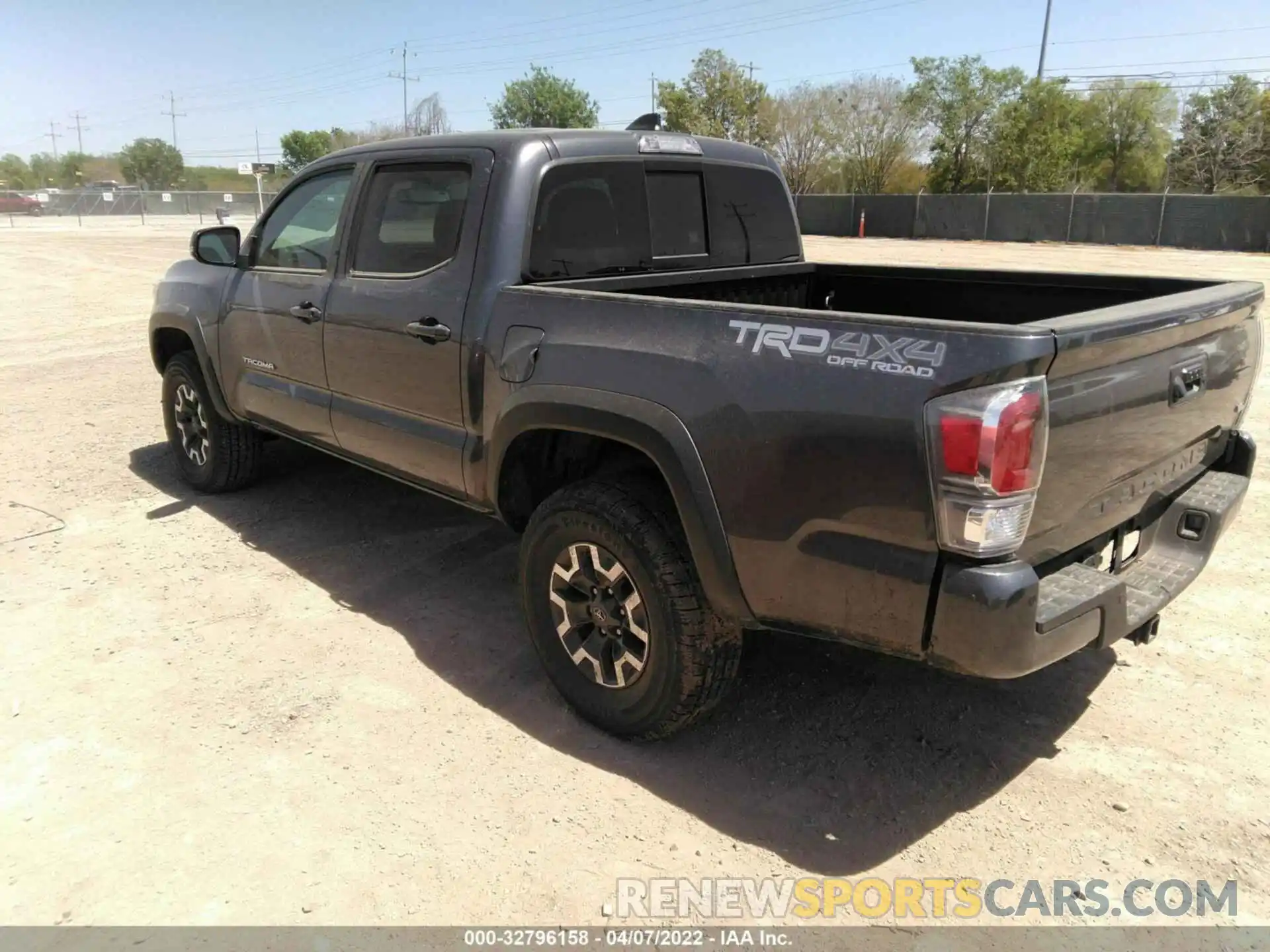 3 Photograph of a damaged car 5TFCZ5AN8LX230911 TOYOTA TACOMA 4WD 2020