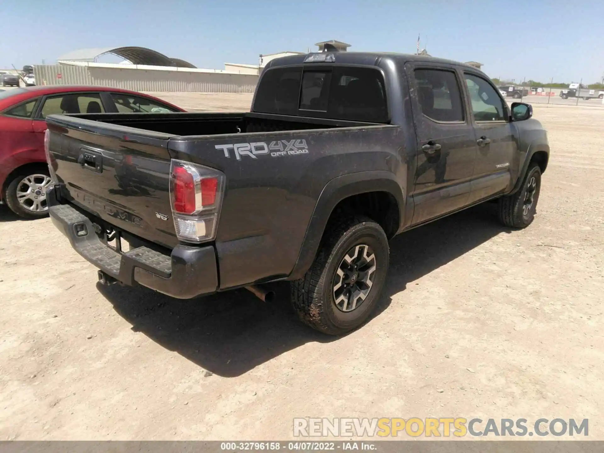 4 Photograph of a damaged car 5TFCZ5AN8LX230911 TOYOTA TACOMA 4WD 2020