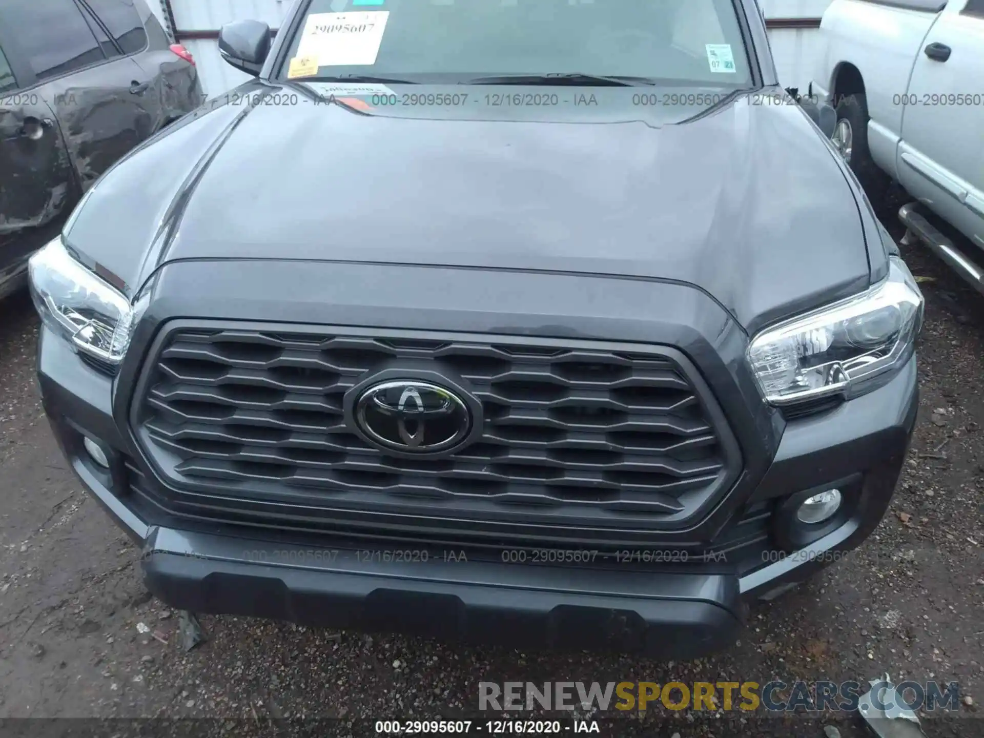 10 Photograph of a damaged car 5TFCZ5AN8LX238250 TOYOTA TACOMA 4WD 2020