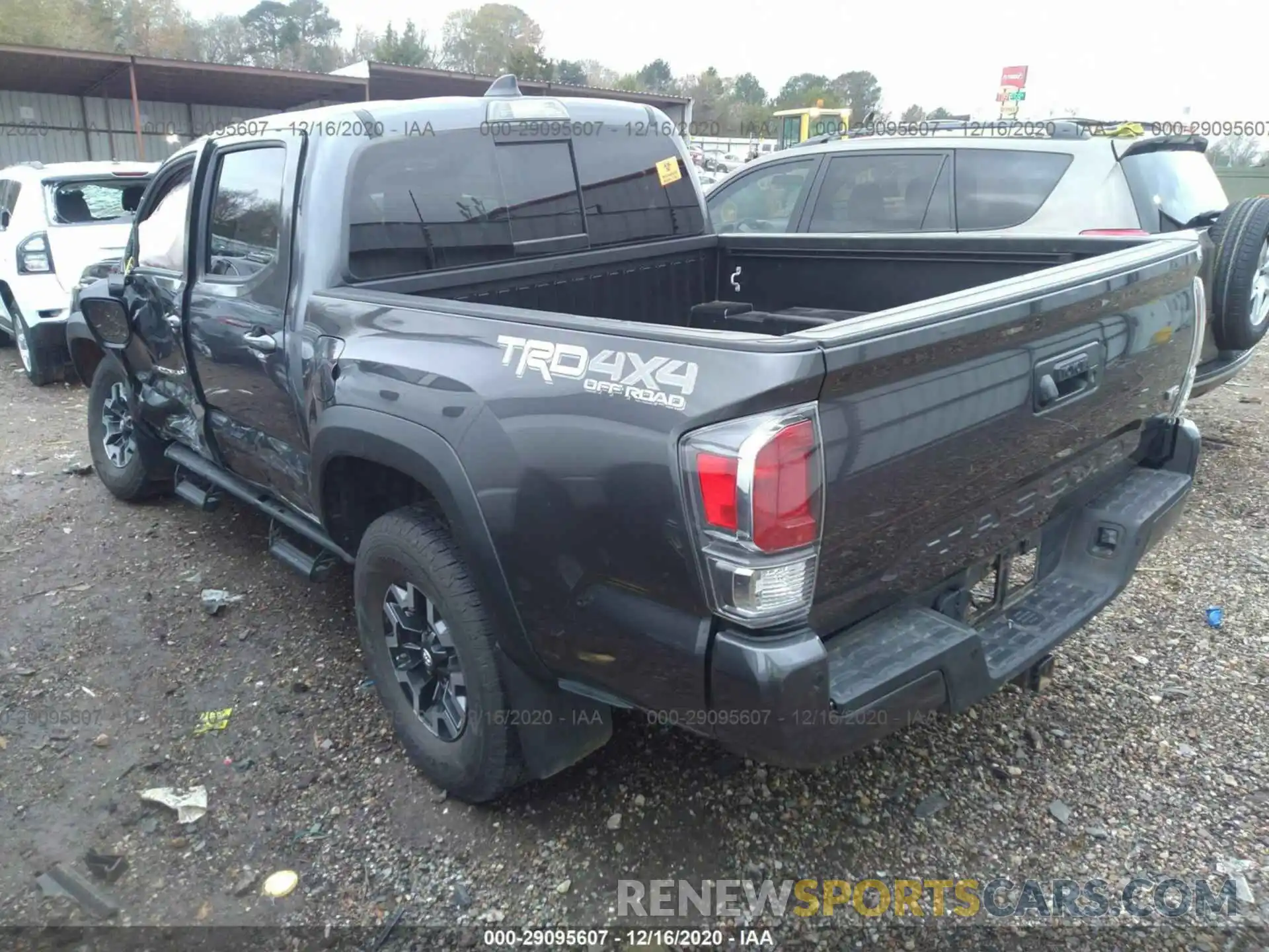 3 Фотография поврежденного автомобиля 5TFCZ5AN8LX238250 TOYOTA TACOMA 4WD 2020