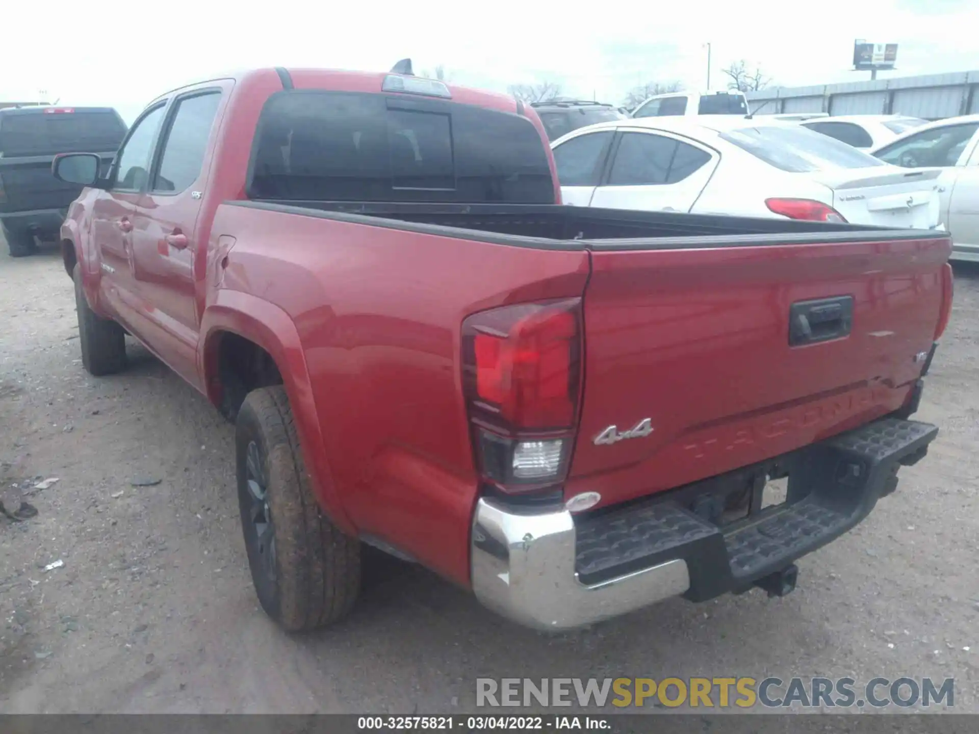 3 Photograph of a damaged car 5TFCZ5AN8LX239706 TOYOTA TACOMA 4WD 2020