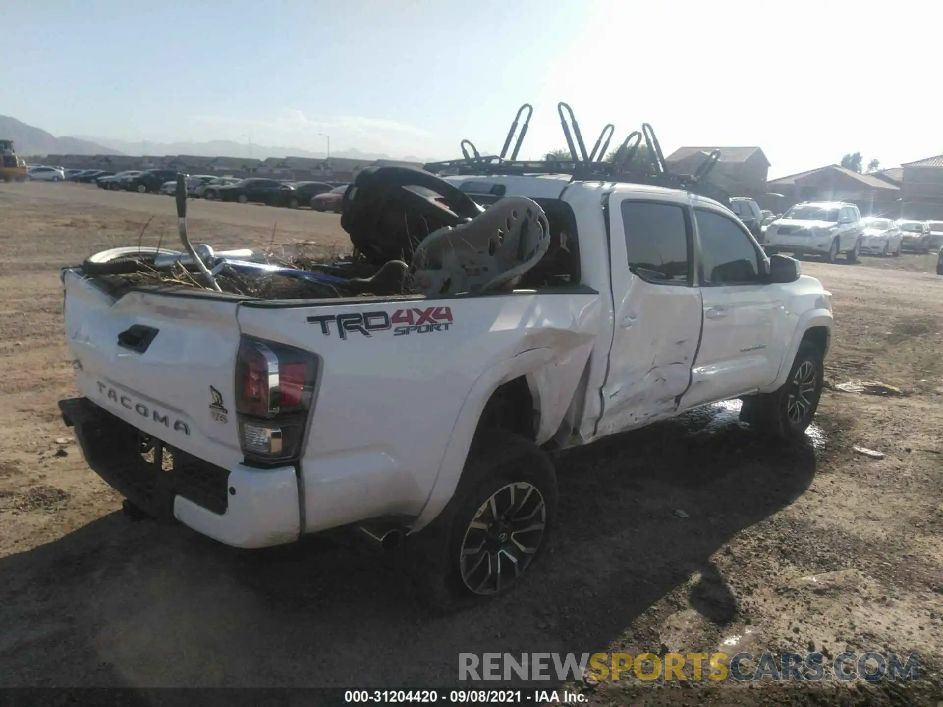 4 Фотография поврежденного автомобиля 5TFCZ5AN8LX239804 TOYOTA TACOMA 4WD 2020