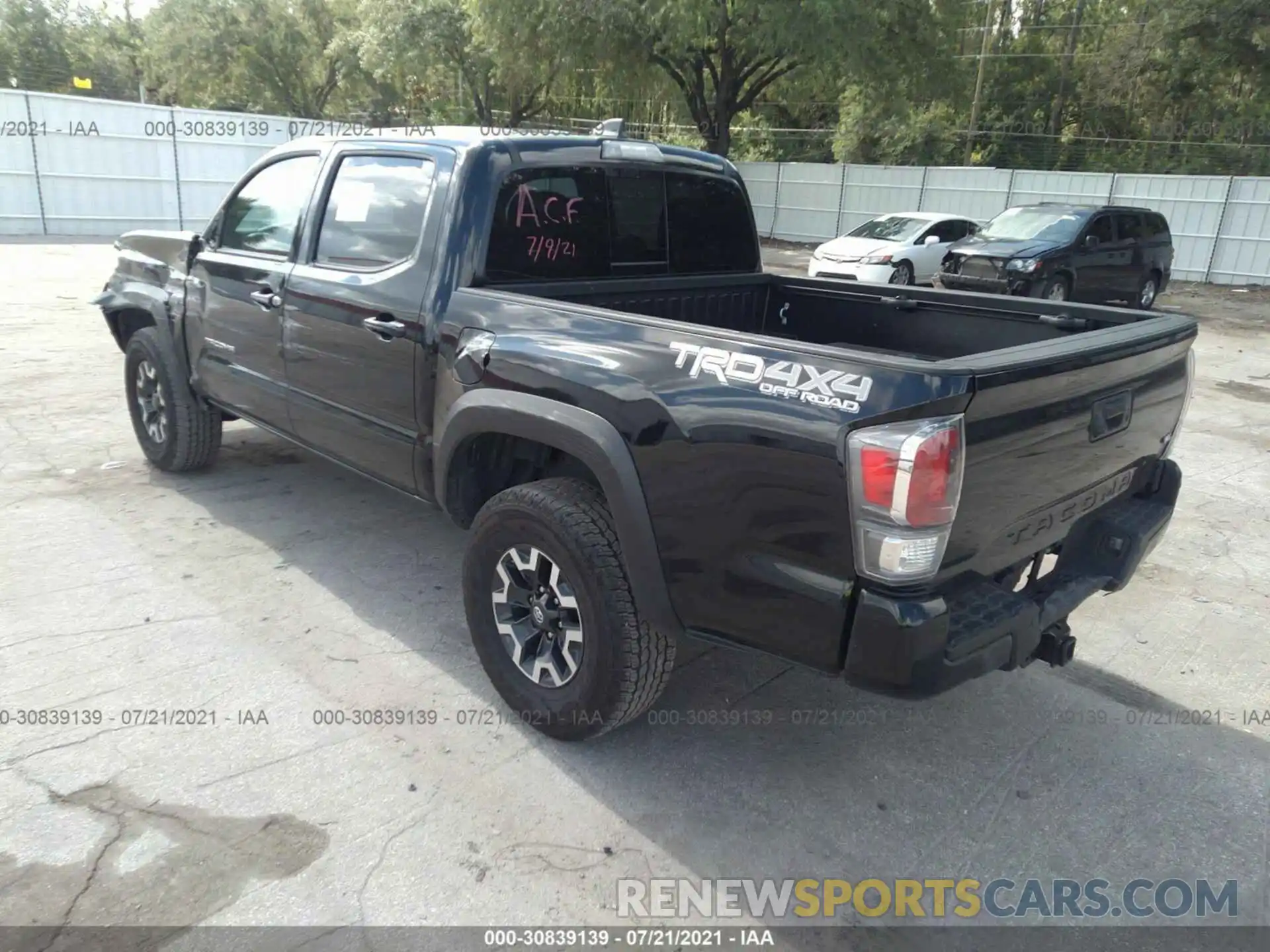 3 Photograph of a damaged car 5TFCZ5AN9LX228584 TOYOTA TACOMA 4WD 2020