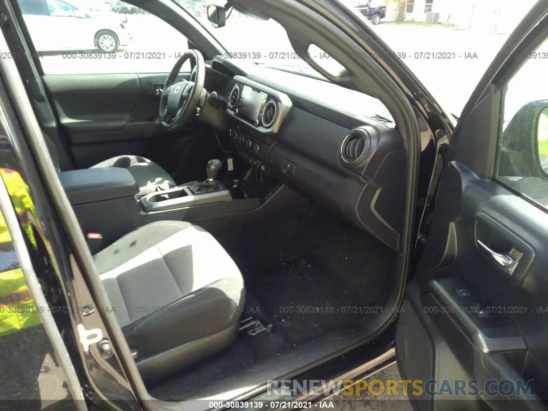 5 Photograph of a damaged car 5TFCZ5AN9LX228584 TOYOTA TACOMA 4WD 2020