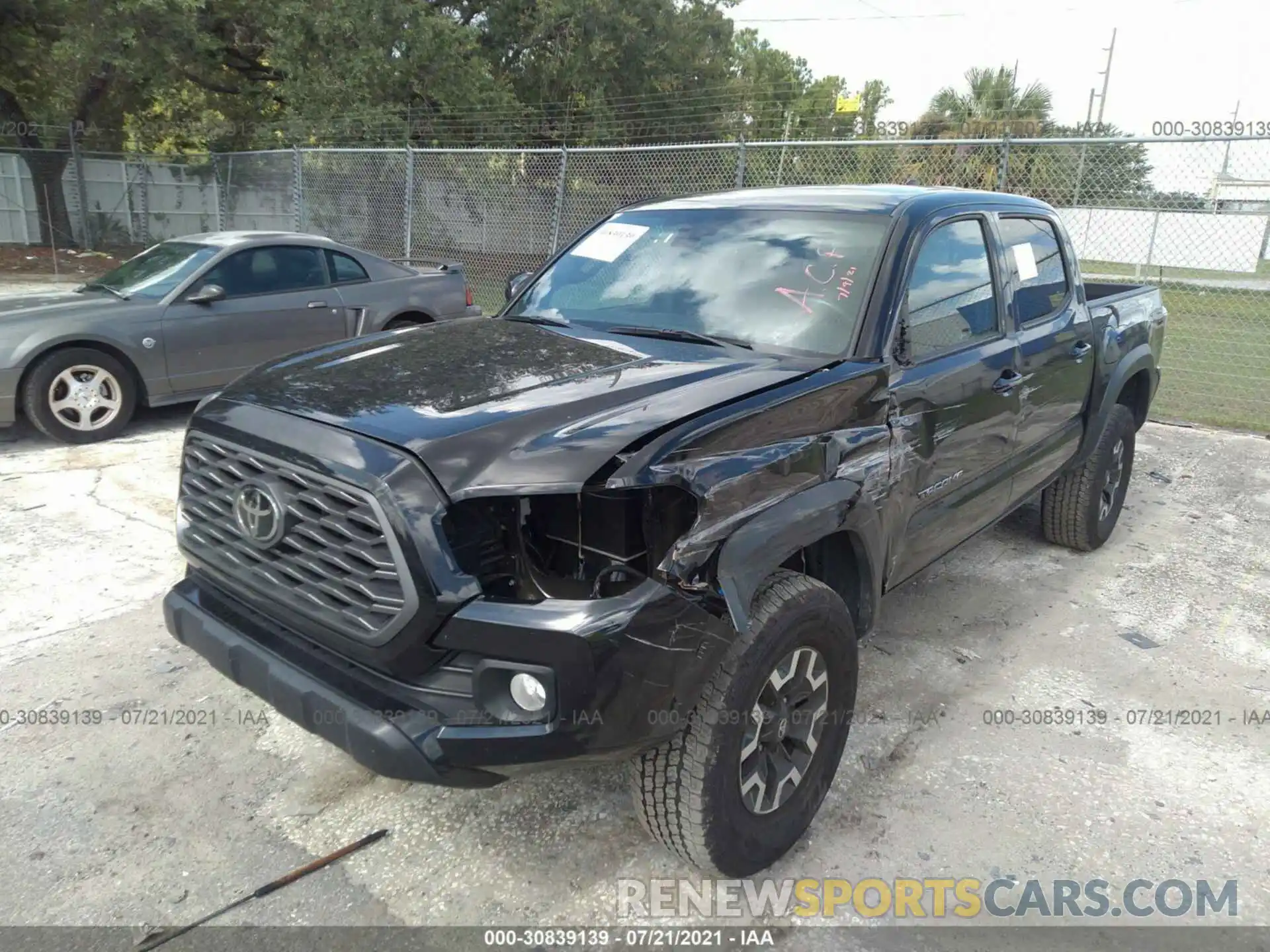 6 Photograph of a damaged car 5TFCZ5AN9LX228584 TOYOTA TACOMA 4WD 2020