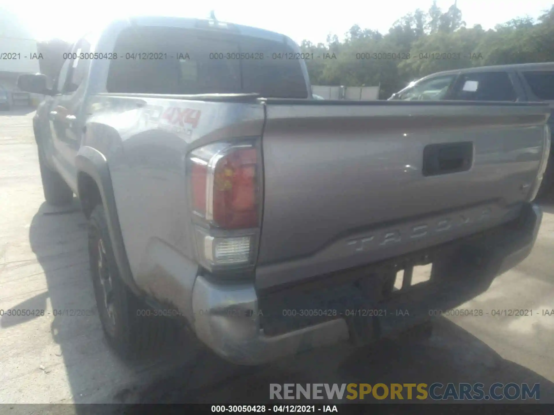 12 Photograph of a damaged car 5TFCZ5AN9LX230786 TOYOTA TACOMA 4WD 2020