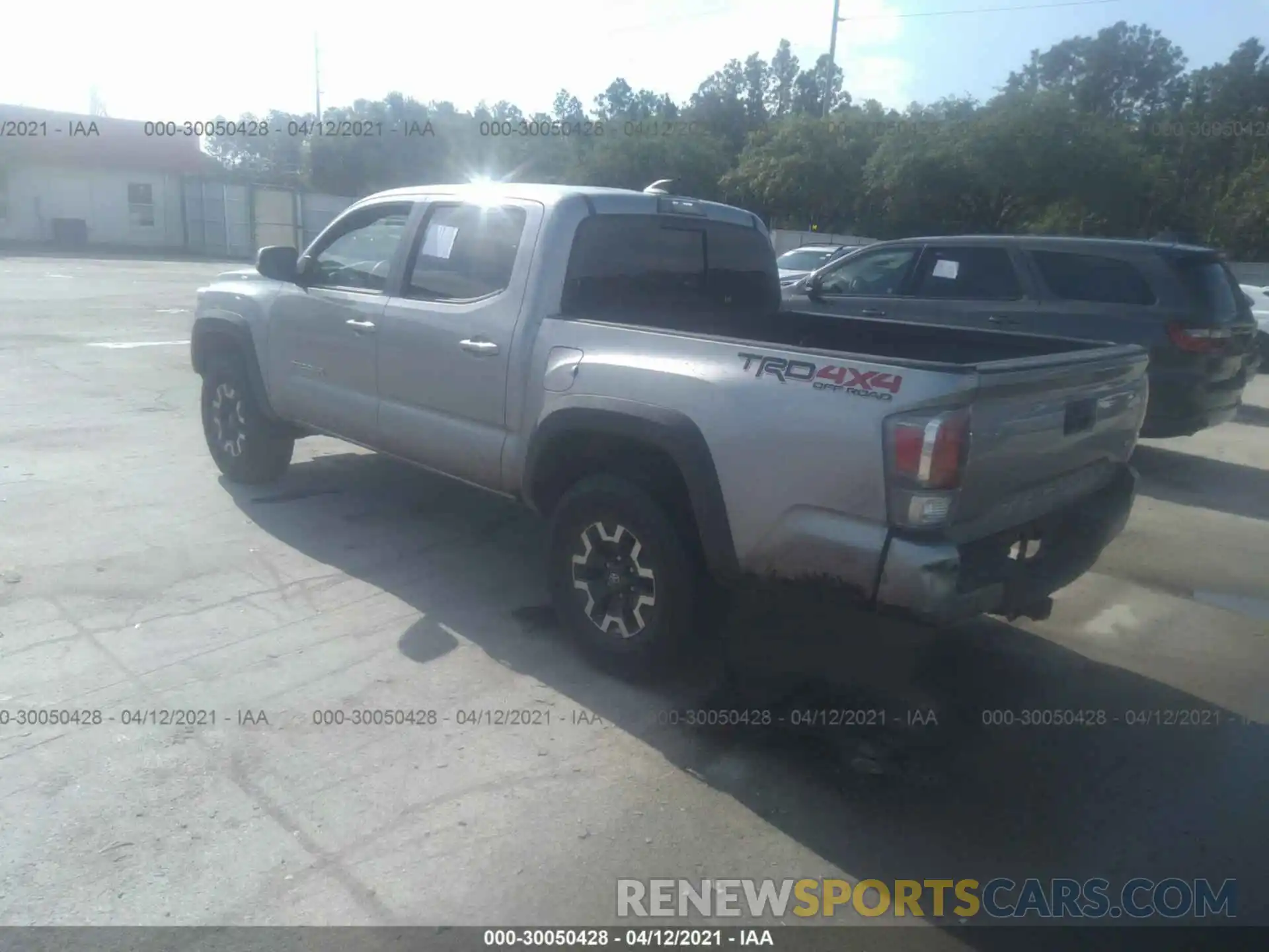 3 Photograph of a damaged car 5TFCZ5AN9LX230786 TOYOTA TACOMA 4WD 2020