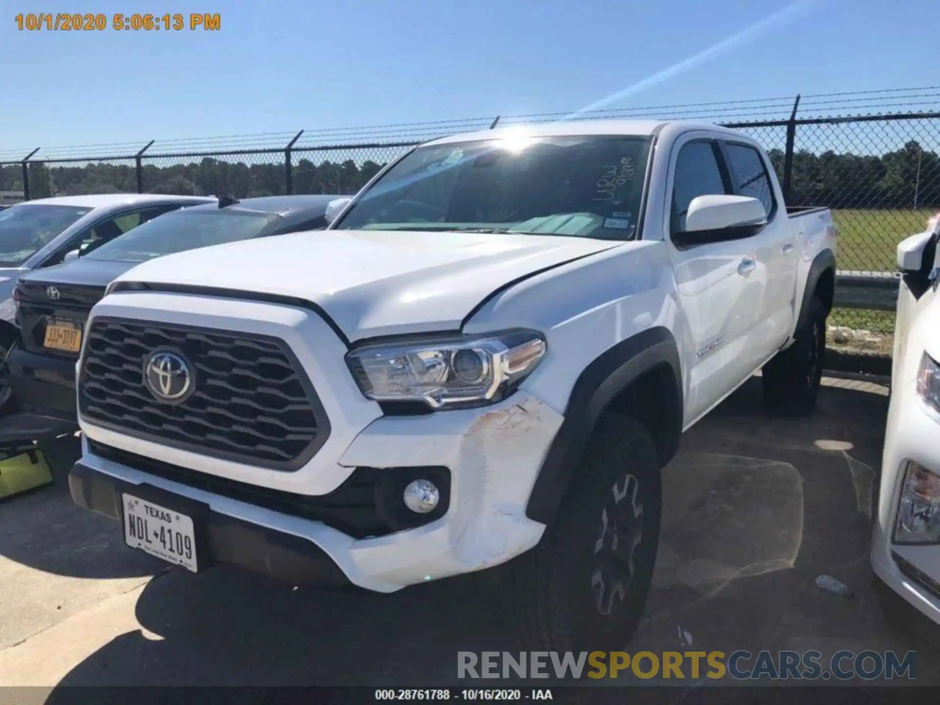 3 Photograph of a damaged car 5TFCZ5AN9LX231324 TOYOTA TACOMA 4WD 2020