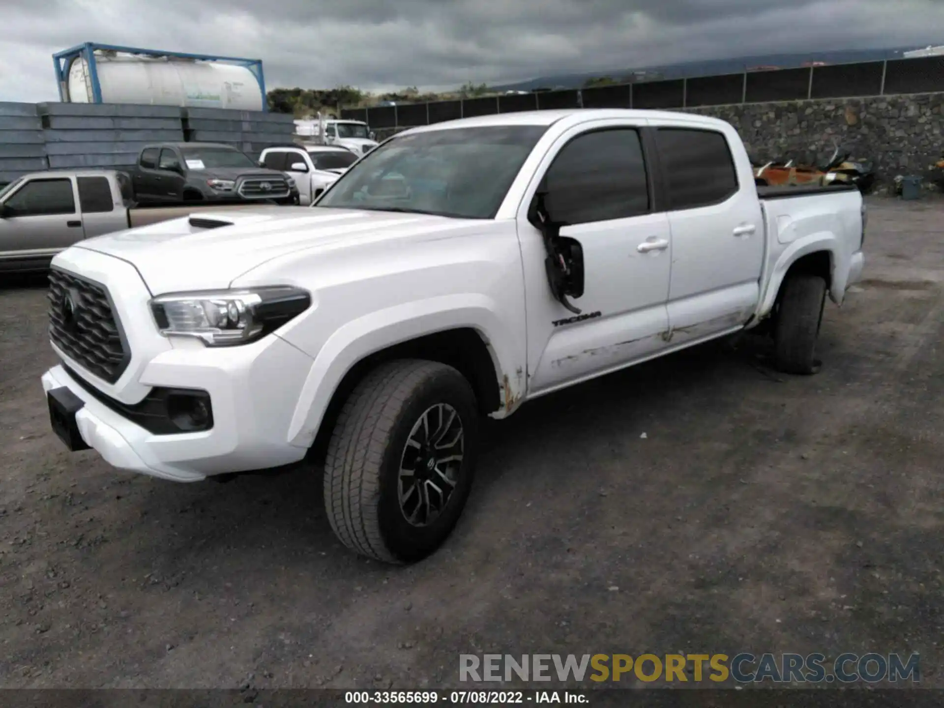 2 Фотография поврежденного автомобиля 5TFCZ5AN9LX236409 TOYOTA TACOMA 4WD 2020