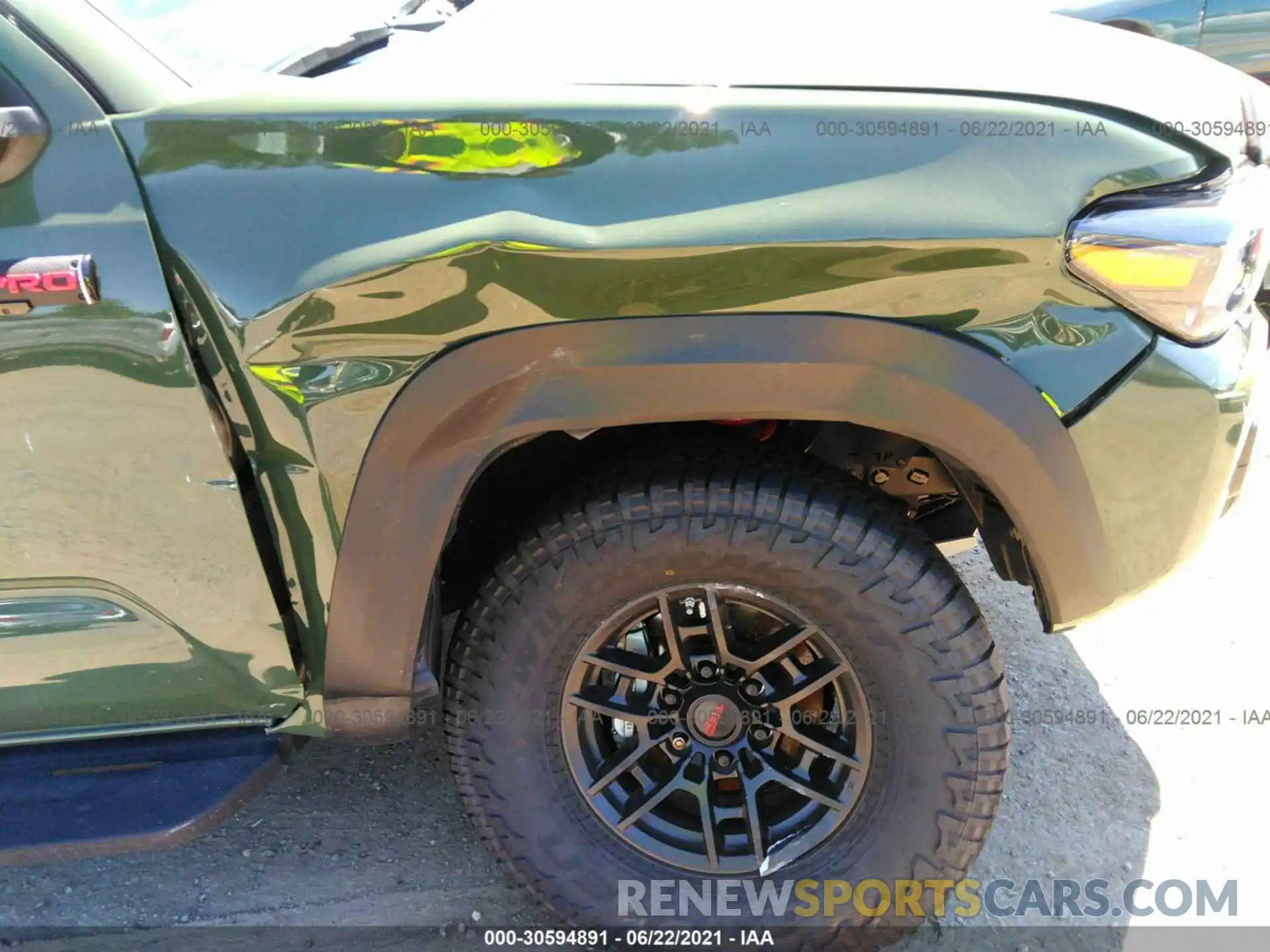 6 Photograph of a damaged car 5TFCZ5AN9LX243845 TOYOTA TACOMA 4WD 2020