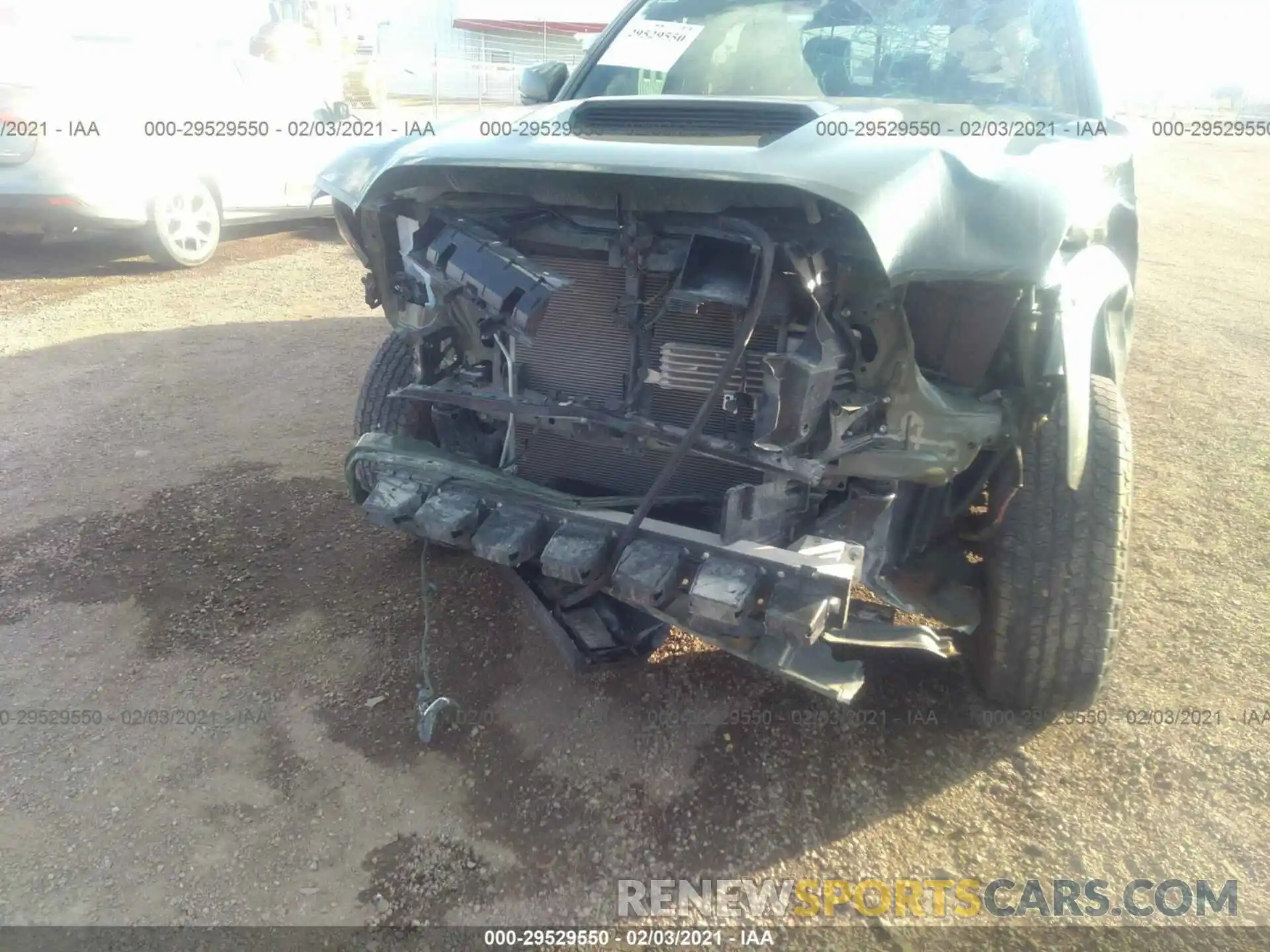 6 Фотография поврежденного автомобиля 5TFCZ5ANXLX214418 TOYOTA TACOMA 4WD 2020