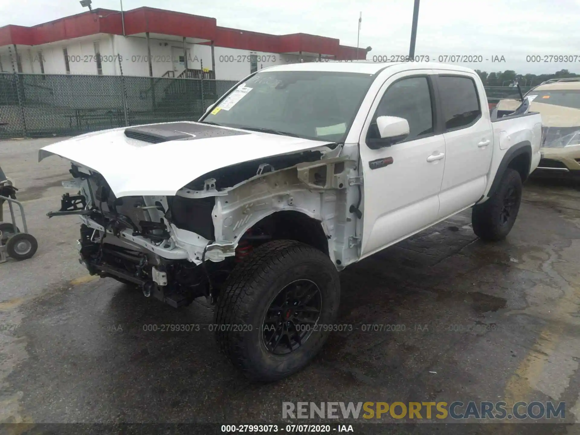 2 Фотография поврежденного автомобиля 5TFCZ5ANXLX222244 TOYOTA TACOMA 4WD 2020