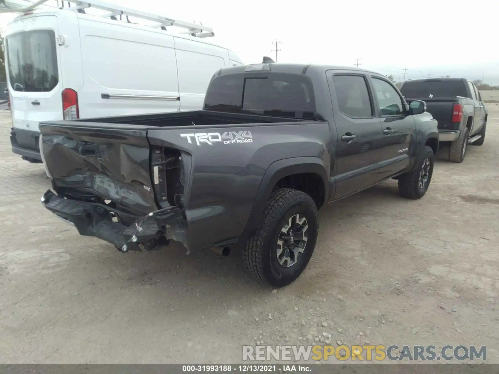 4 Photograph of a damaged car 5TFCZ5ANXLX222826 TOYOTA TACOMA 4WD 2020