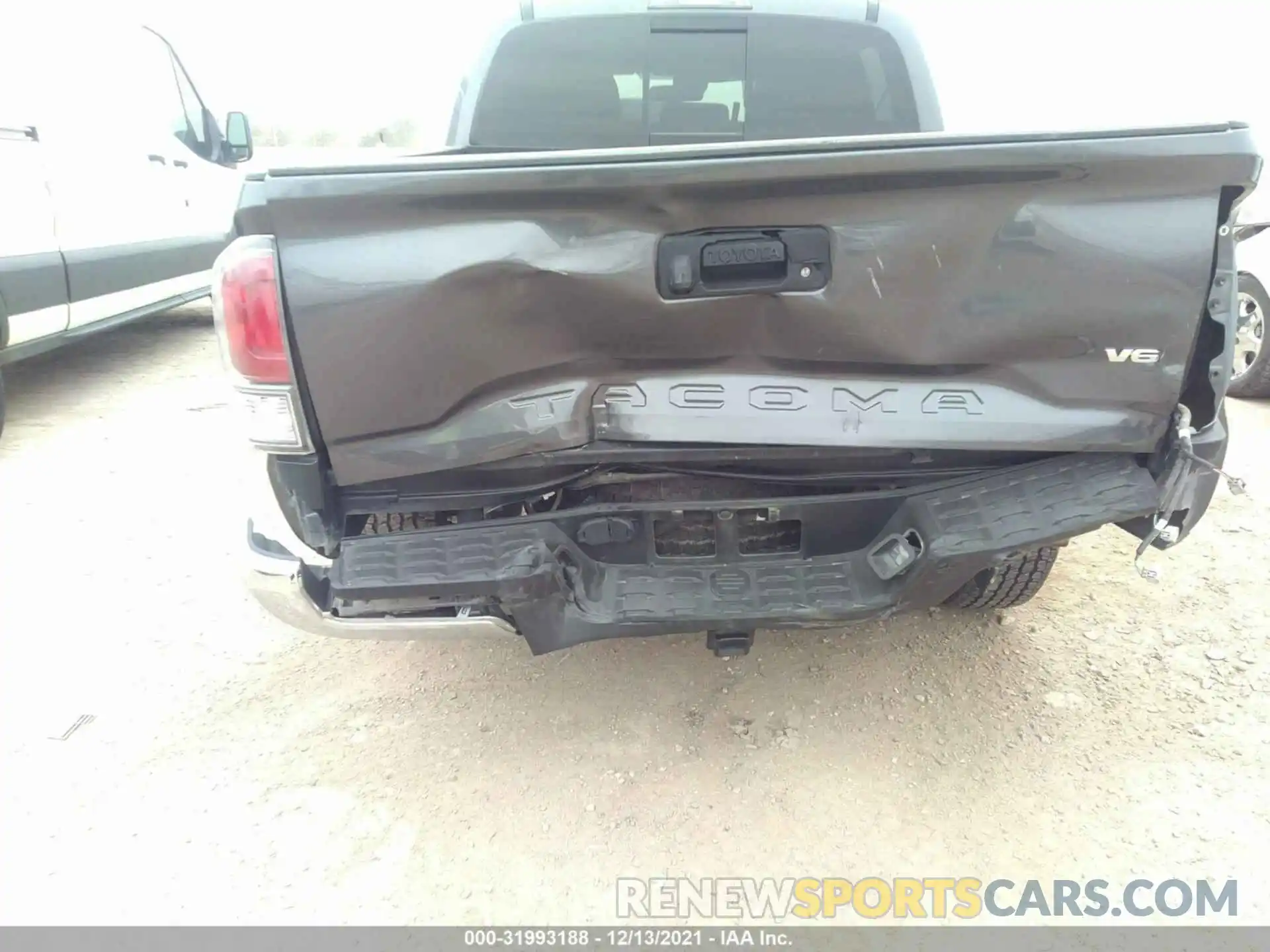 6 Photograph of a damaged car 5TFCZ5ANXLX222826 TOYOTA TACOMA 4WD 2020