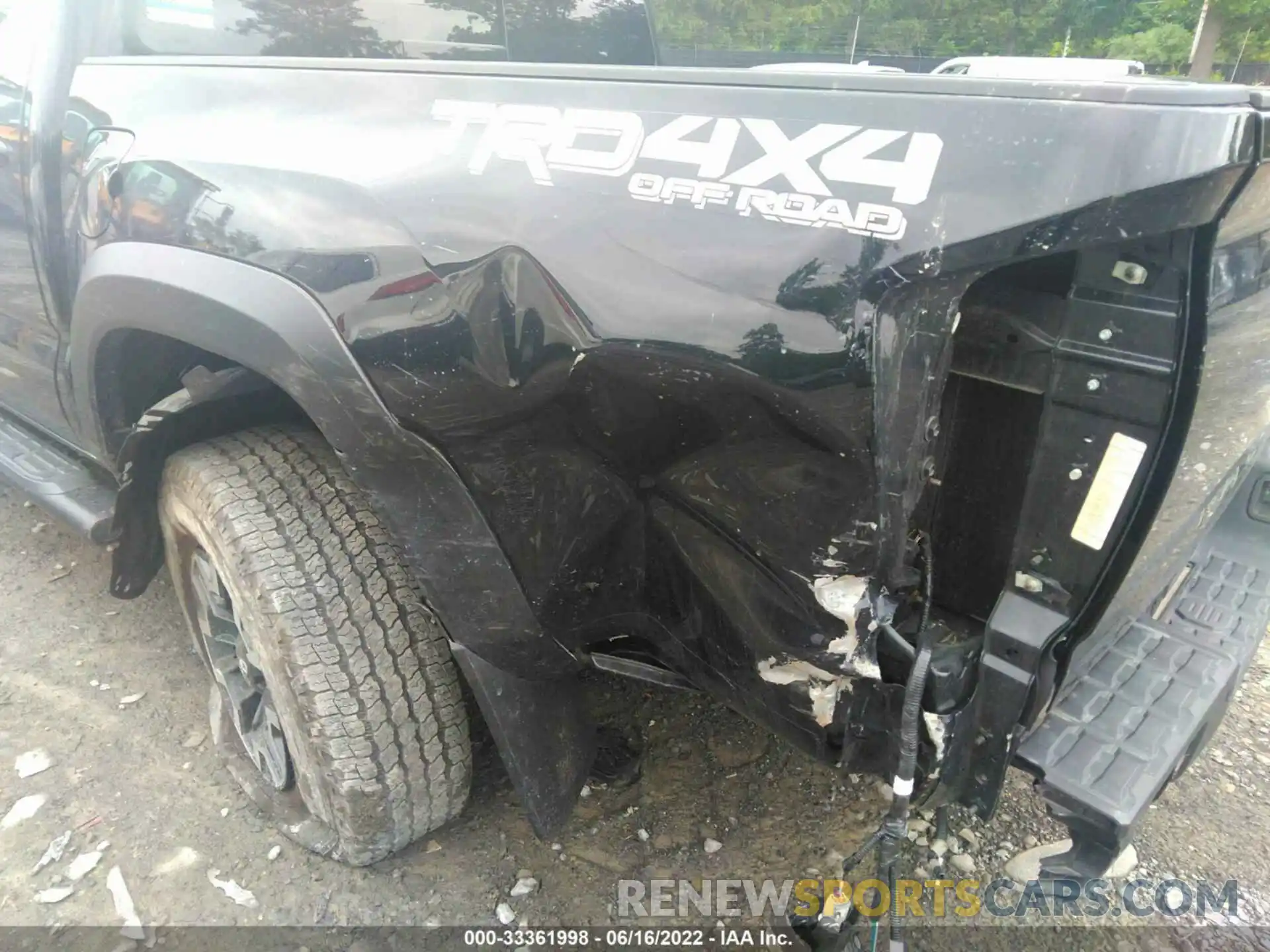 6 Photograph of a damaged car 5TFCZ5ANXLX223281 TOYOTA TACOMA 4WD 2020