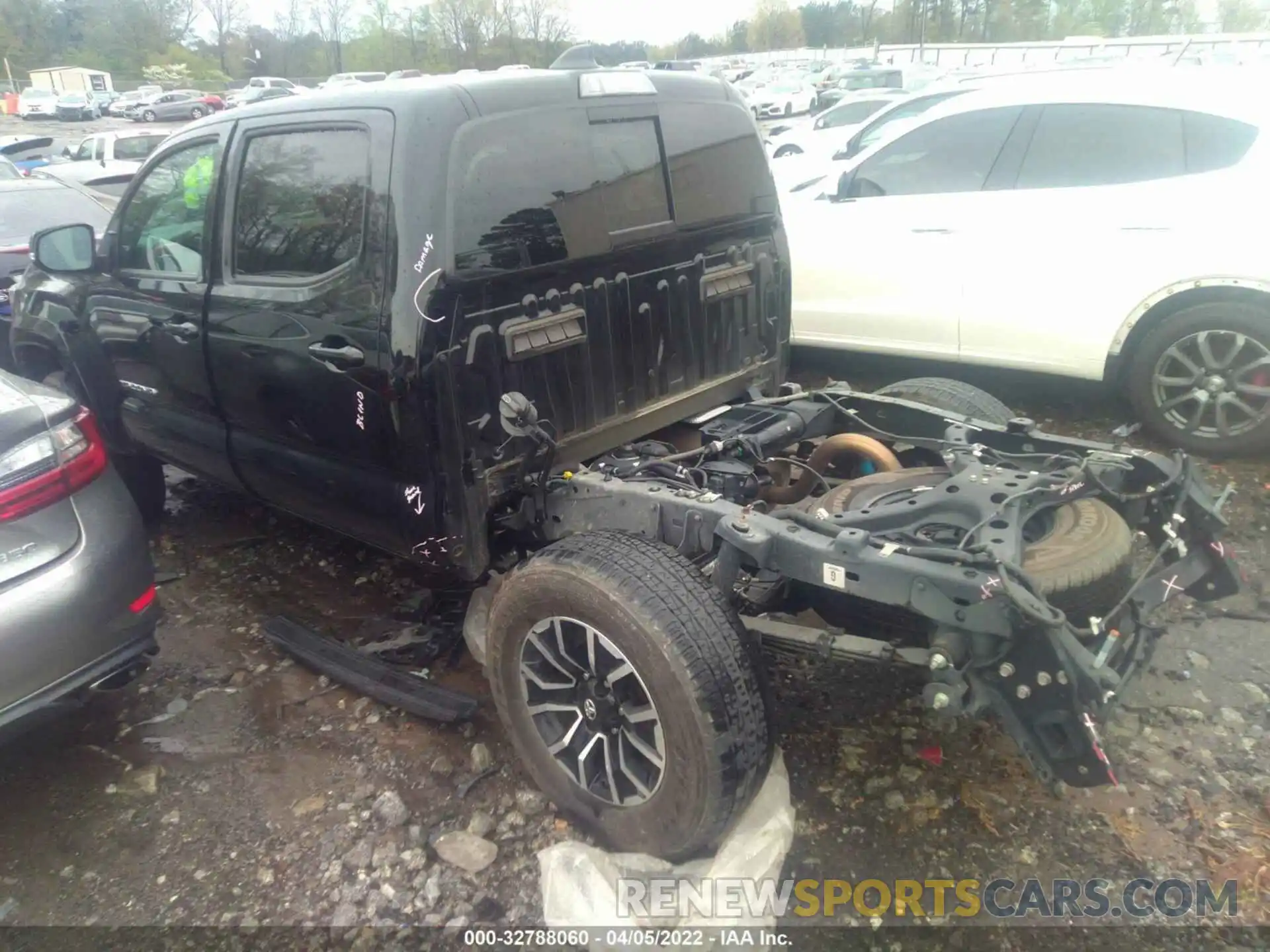 3 Photograph of a damaged car 5TFCZ5ANXLX223670 TOYOTA TACOMA 4WD 2020