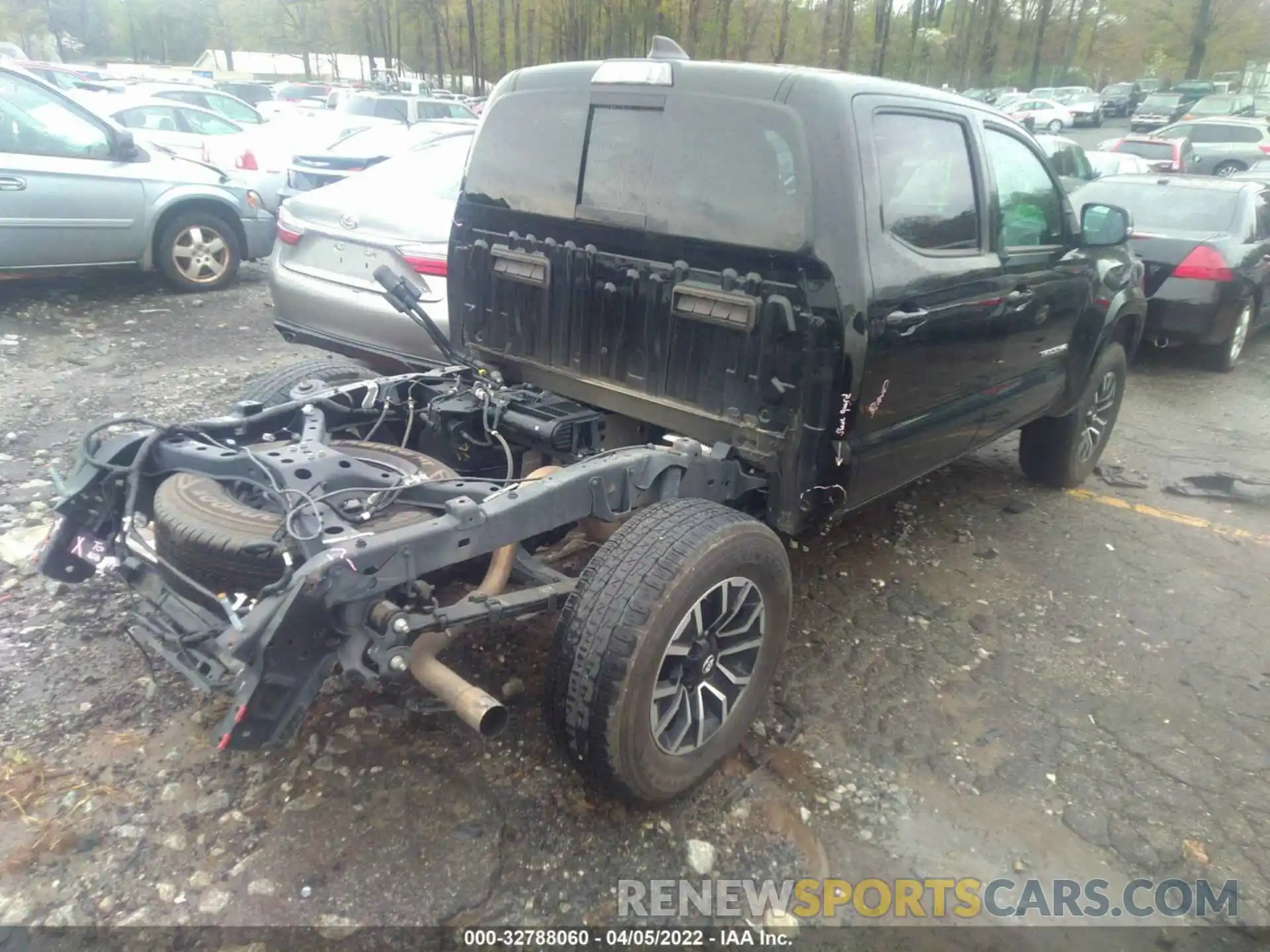 4 Фотография поврежденного автомобиля 5TFCZ5ANXLX223670 TOYOTA TACOMA 4WD 2020