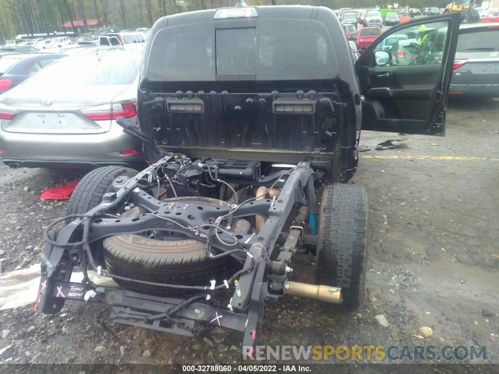 6 Photograph of a damaged car 5TFCZ5ANXLX223670 TOYOTA TACOMA 4WD 2020