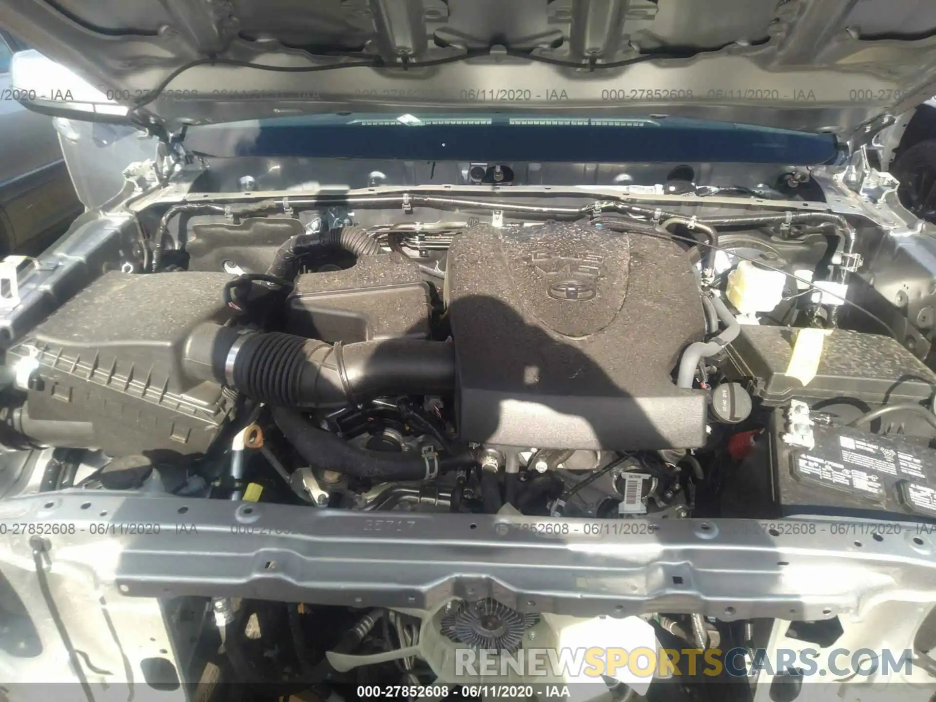 10 Photograph of a damaged car 5TFCZ5ANXLX224981 TOYOTA TACOMA 4WD 2020