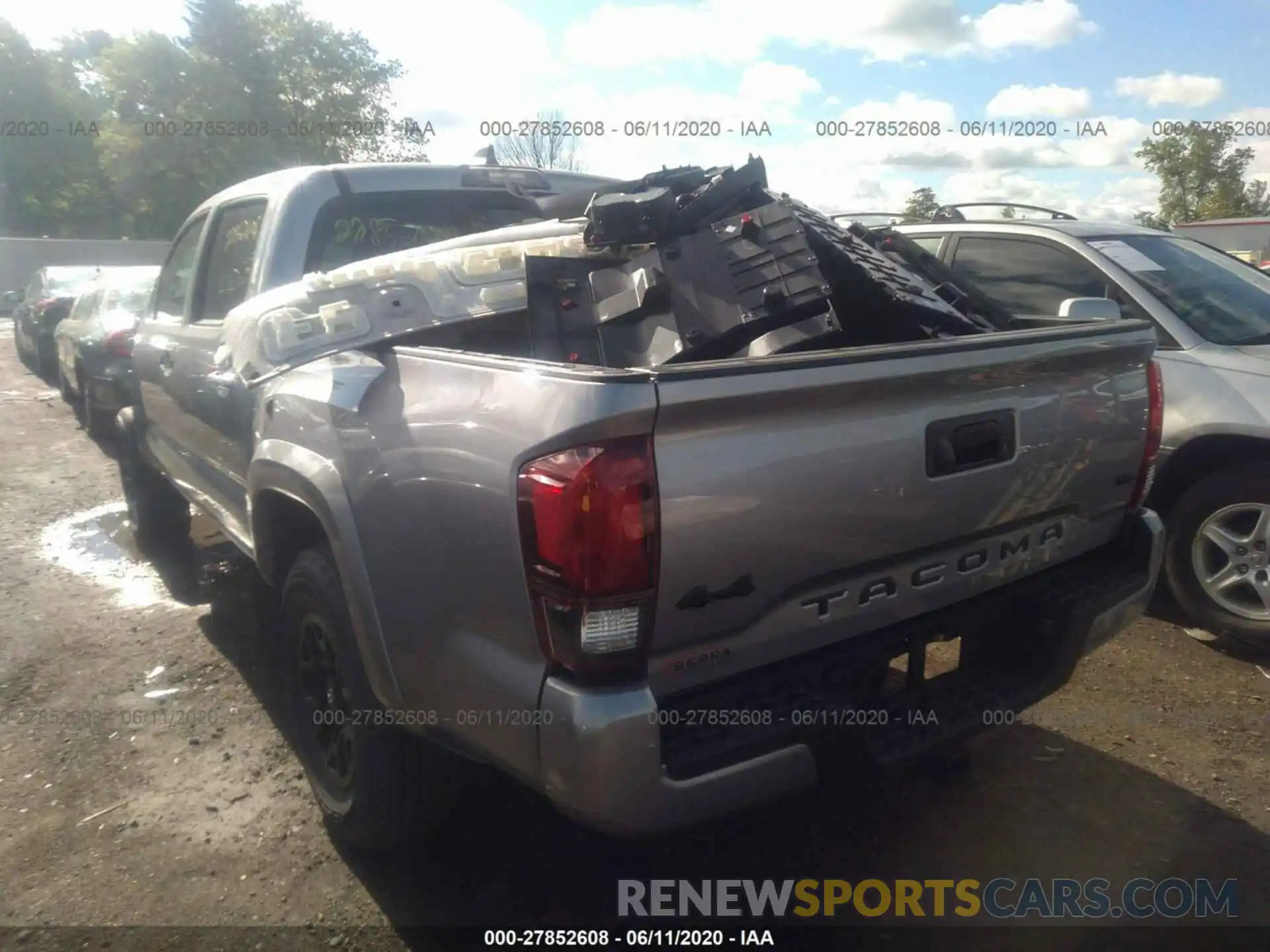 3 Photograph of a damaged car 5TFCZ5ANXLX224981 TOYOTA TACOMA 4WD 2020