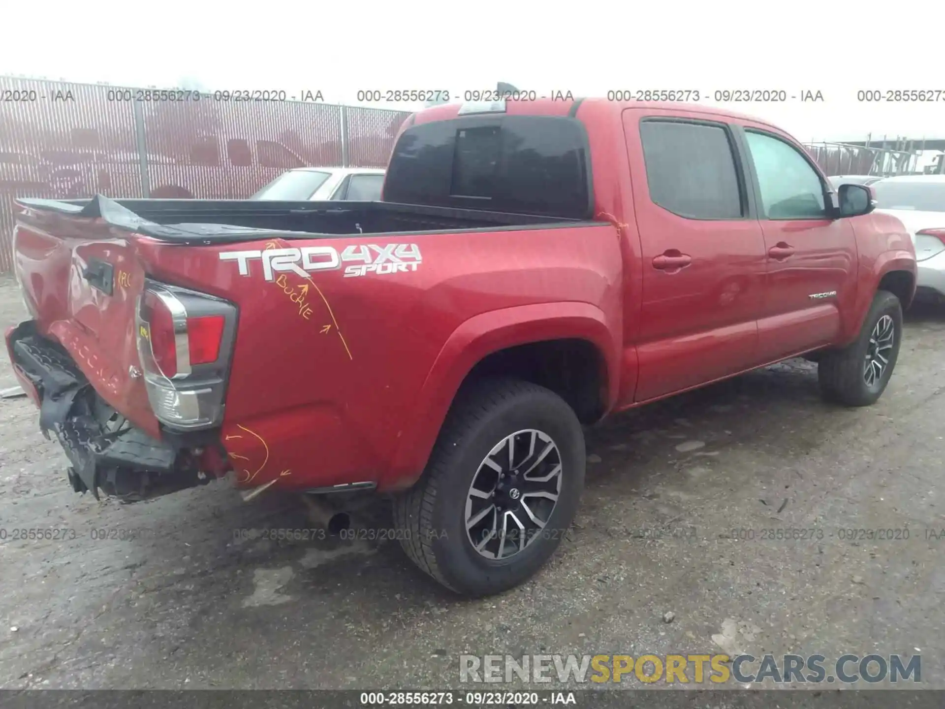 4 Фотография поврежденного автомобиля 5TFCZ5ANXLX226651 TOYOTA TACOMA 4WD 2020