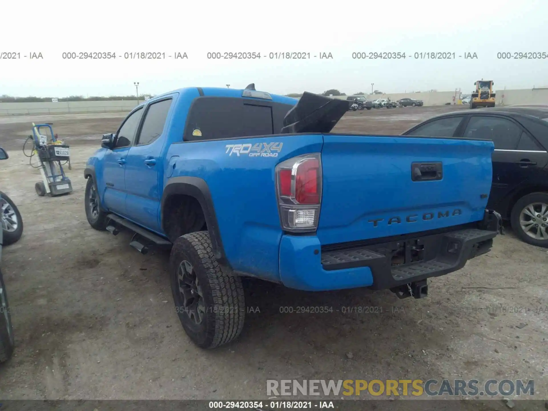 3 Photograph of a damaged car 5TFCZ5ANXLX227962 TOYOTA TACOMA 4WD 2020