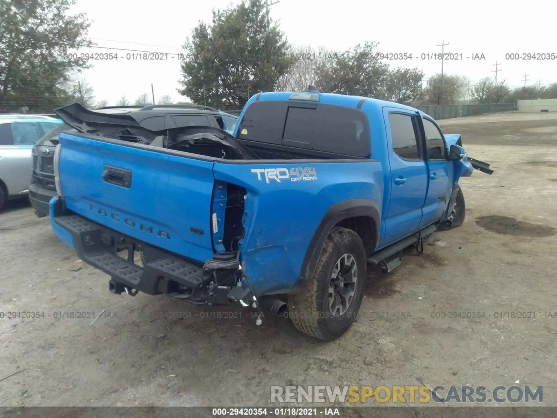 4 Фотография поврежденного автомобиля 5TFCZ5ANXLX227962 TOYOTA TACOMA 4WD 2020