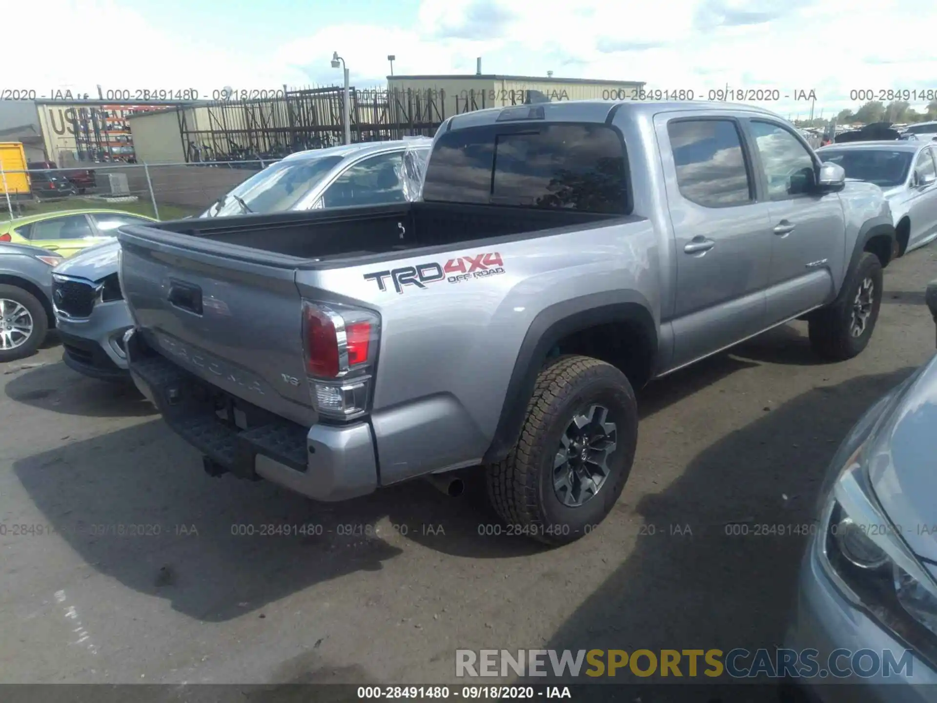 4 Фотография поврежденного автомобиля 5TFCZ5ANXLX229548 TOYOTA TACOMA 4WD 2020