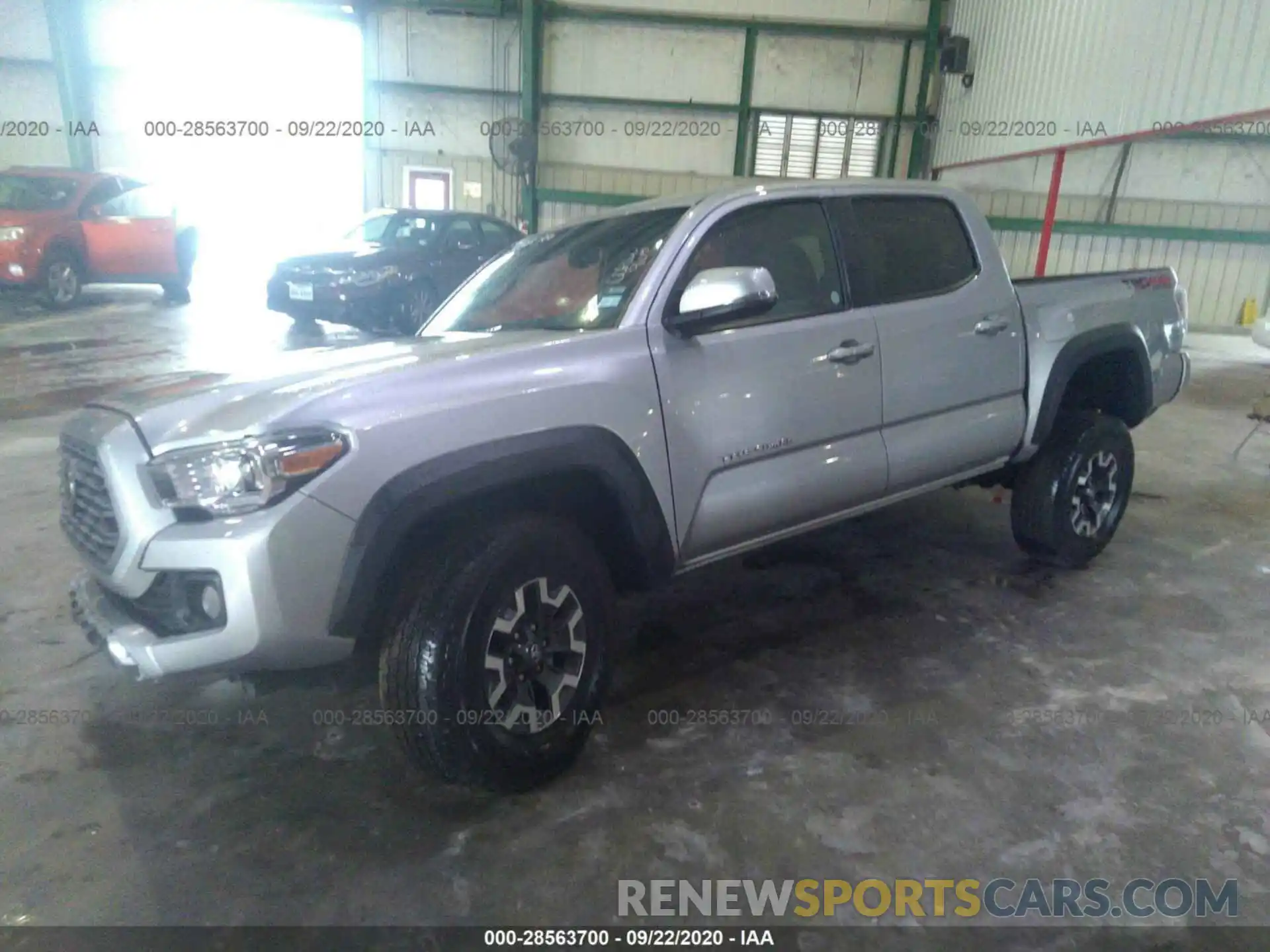 2 Фотография поврежденного автомобиля 5TFCZ5ANXLX230537 TOYOTA TACOMA 4WD 2020