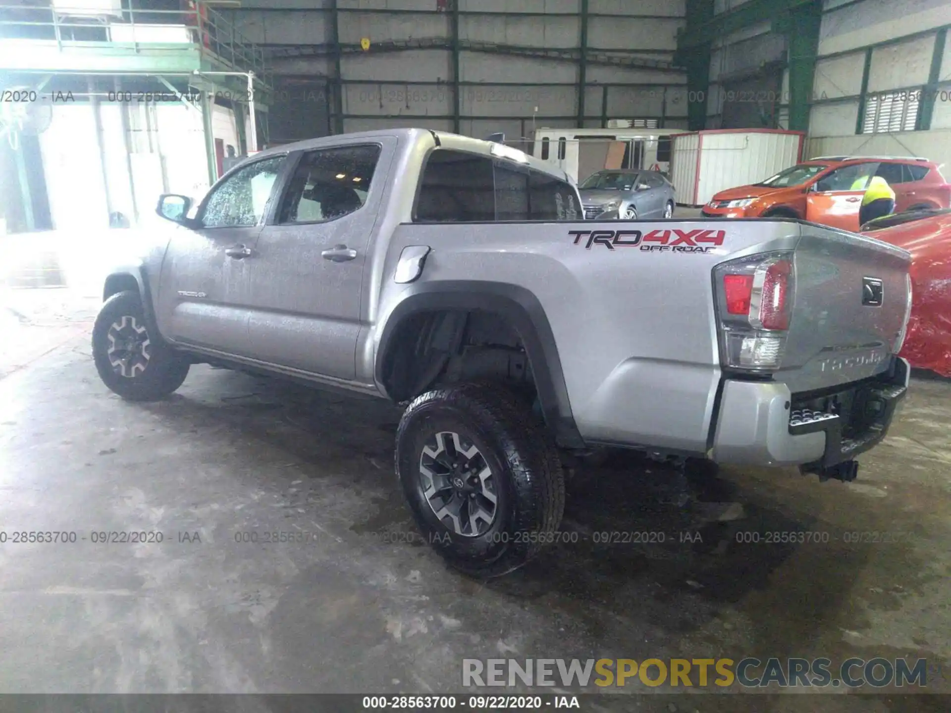 3 Фотография поврежденного автомобиля 5TFCZ5ANXLX230537 TOYOTA TACOMA 4WD 2020