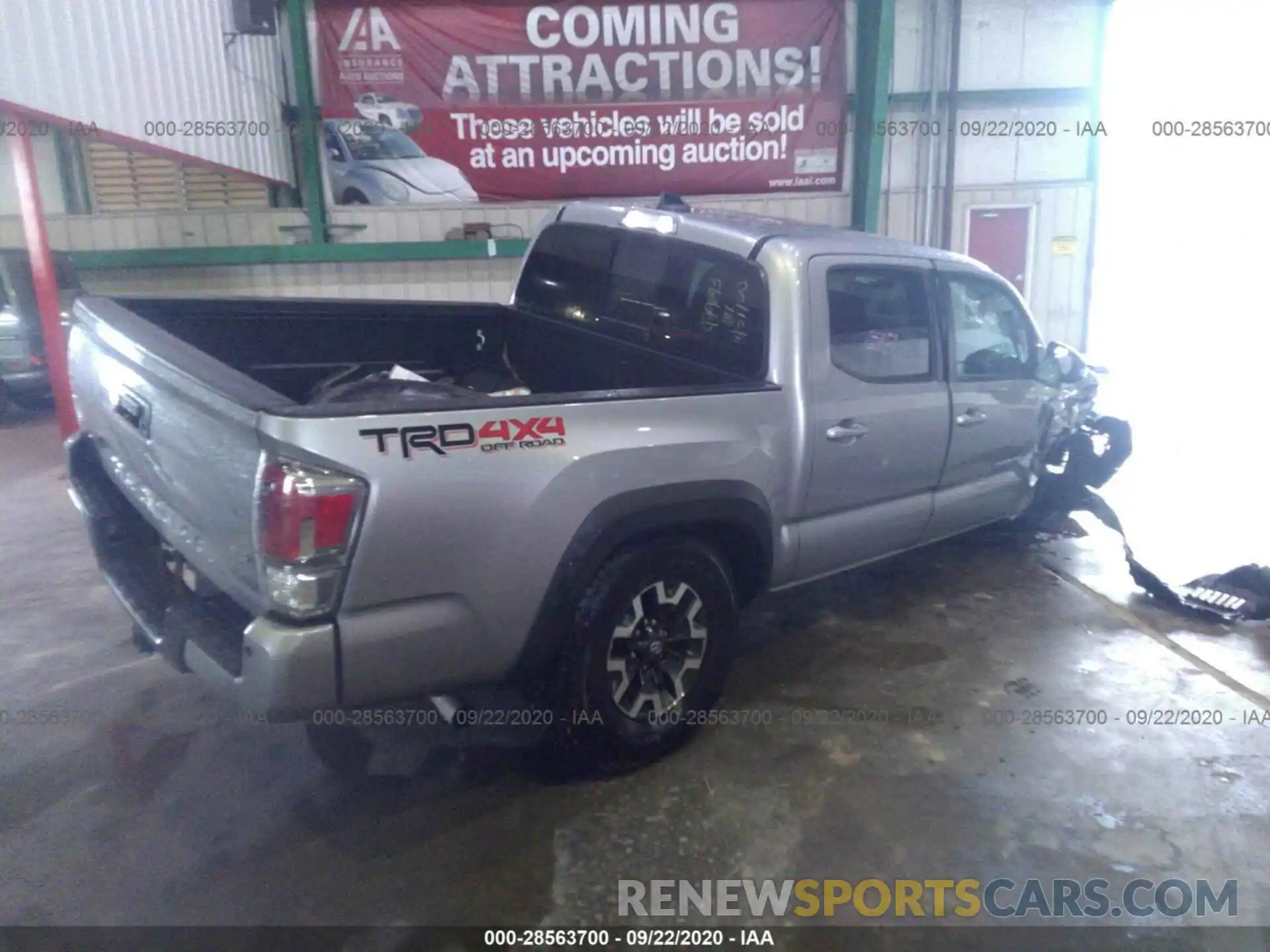 4 Photograph of a damaged car 5TFCZ5ANXLX230537 TOYOTA TACOMA 4WD 2020