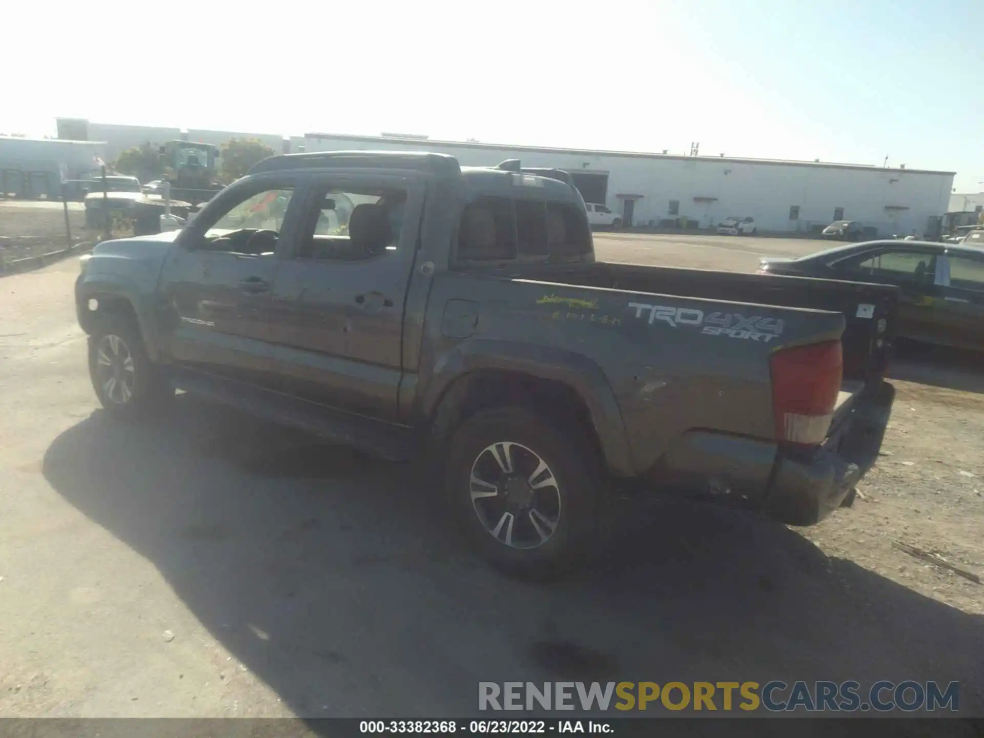 3 Photograph of a damaged car 5TFCZ5ANXLX230795 TOYOTA TACOMA 4WD 2020