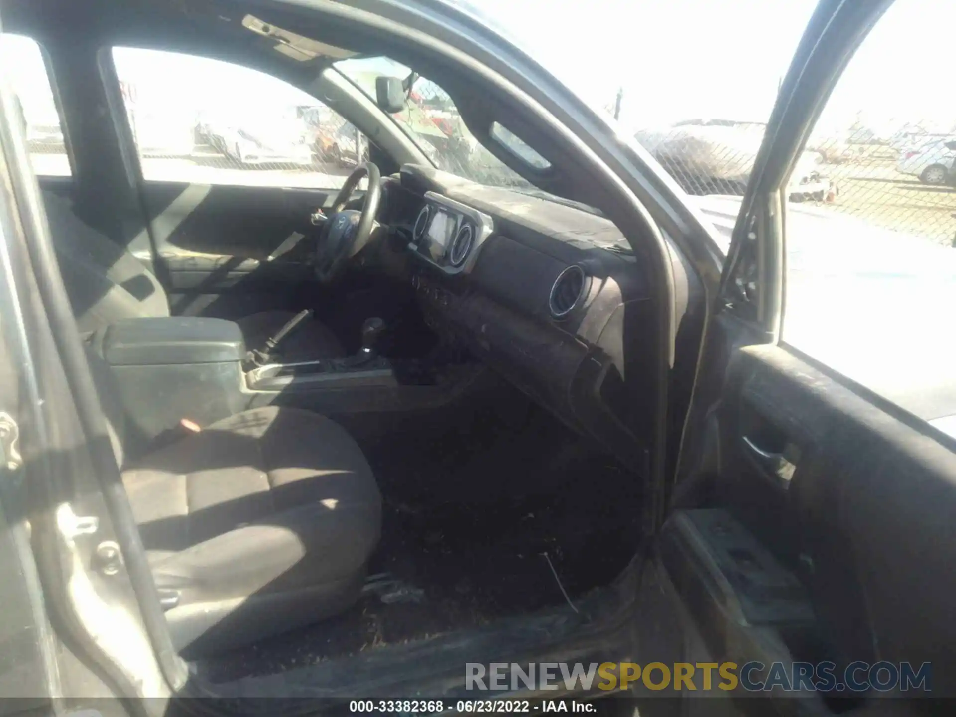 5 Photograph of a damaged car 5TFCZ5ANXLX230795 TOYOTA TACOMA 4WD 2020