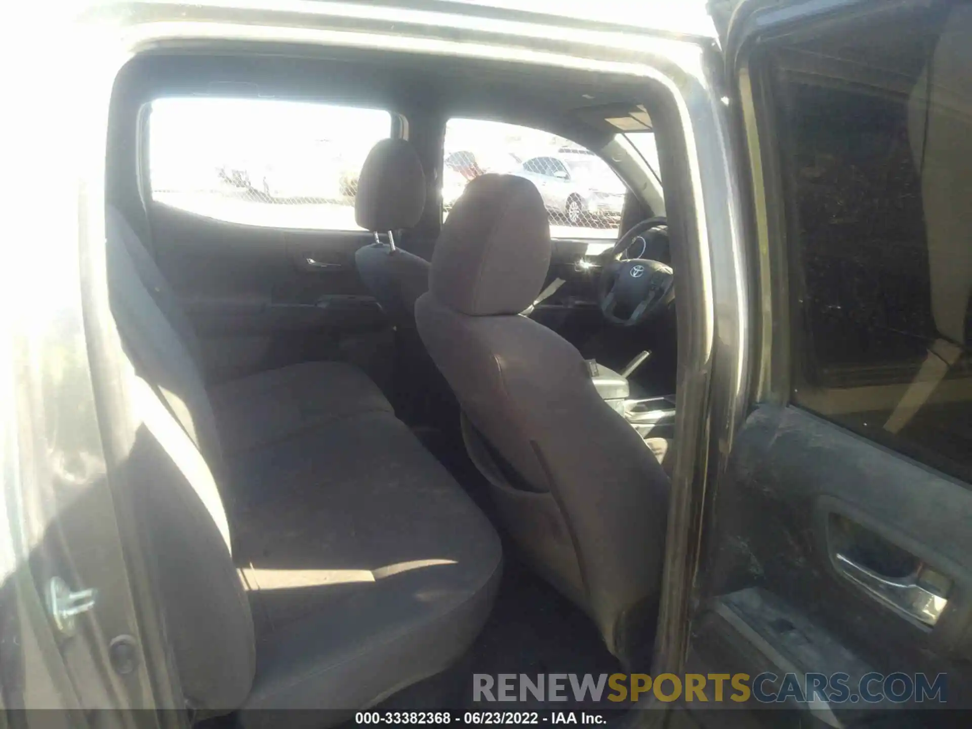 8 Photograph of a damaged car 5TFCZ5ANXLX230795 TOYOTA TACOMA 4WD 2020