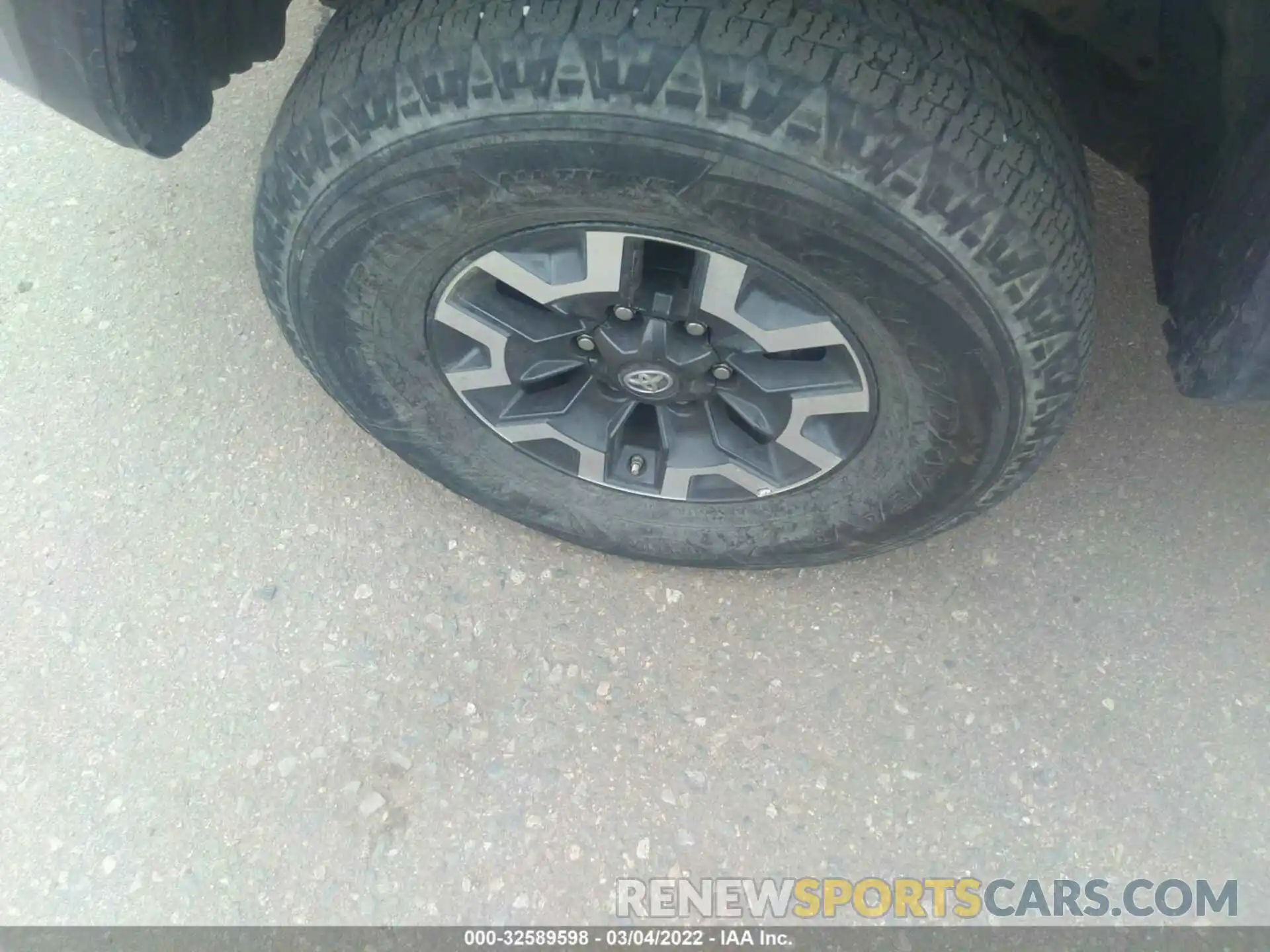 13 Фотография поврежденного автомобиля 5TFCZ5ANXLX231199 TOYOTA TACOMA 4WD 2020