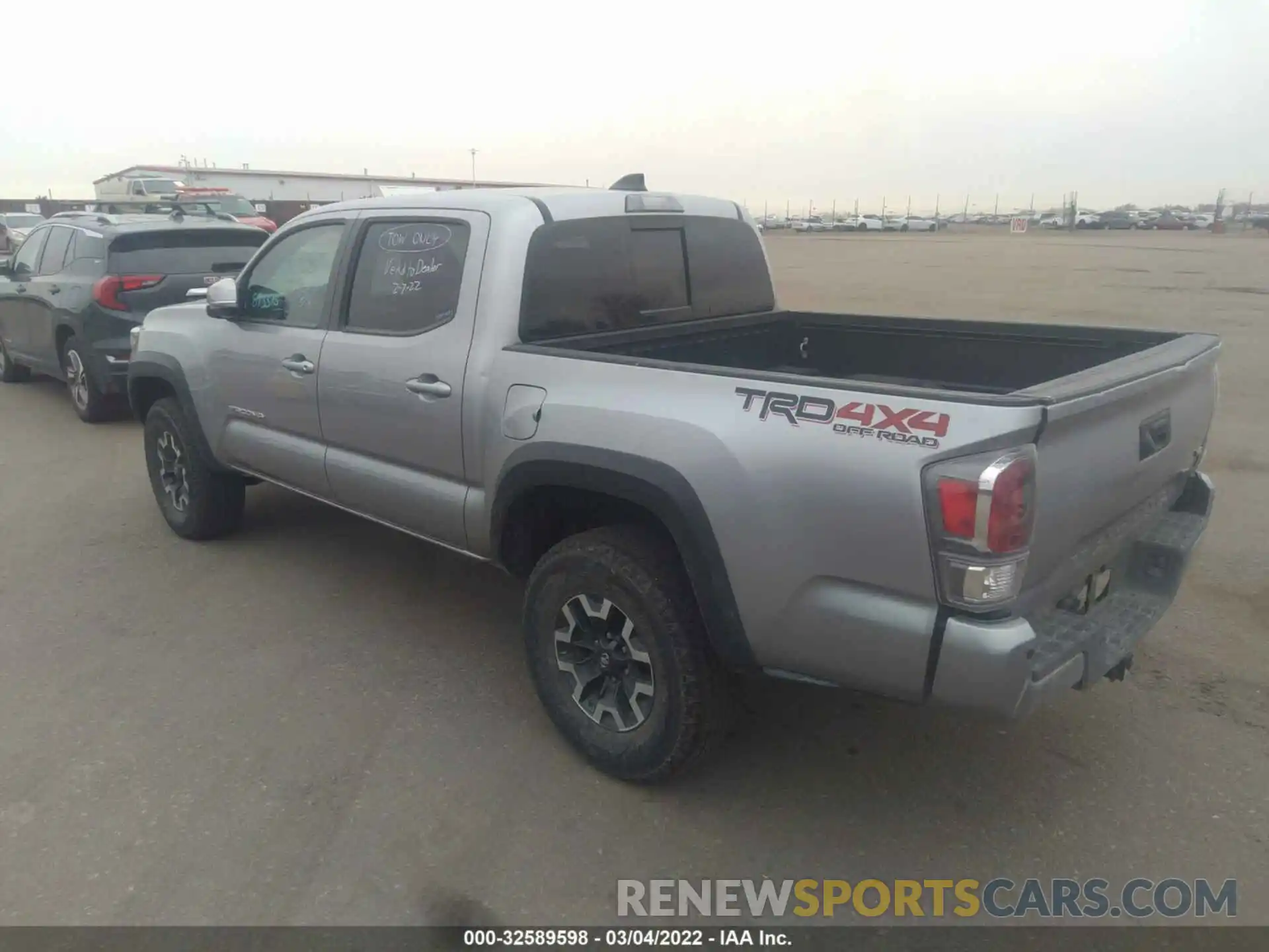 3 Фотография поврежденного автомобиля 5TFCZ5ANXLX231199 TOYOTA TACOMA 4WD 2020