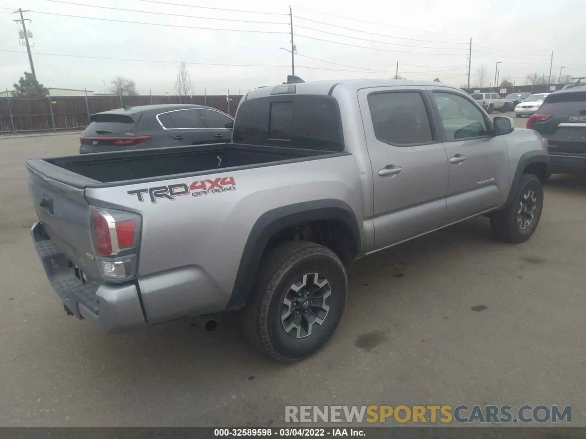 4 Фотография поврежденного автомобиля 5TFCZ5ANXLX231199 TOYOTA TACOMA 4WD 2020