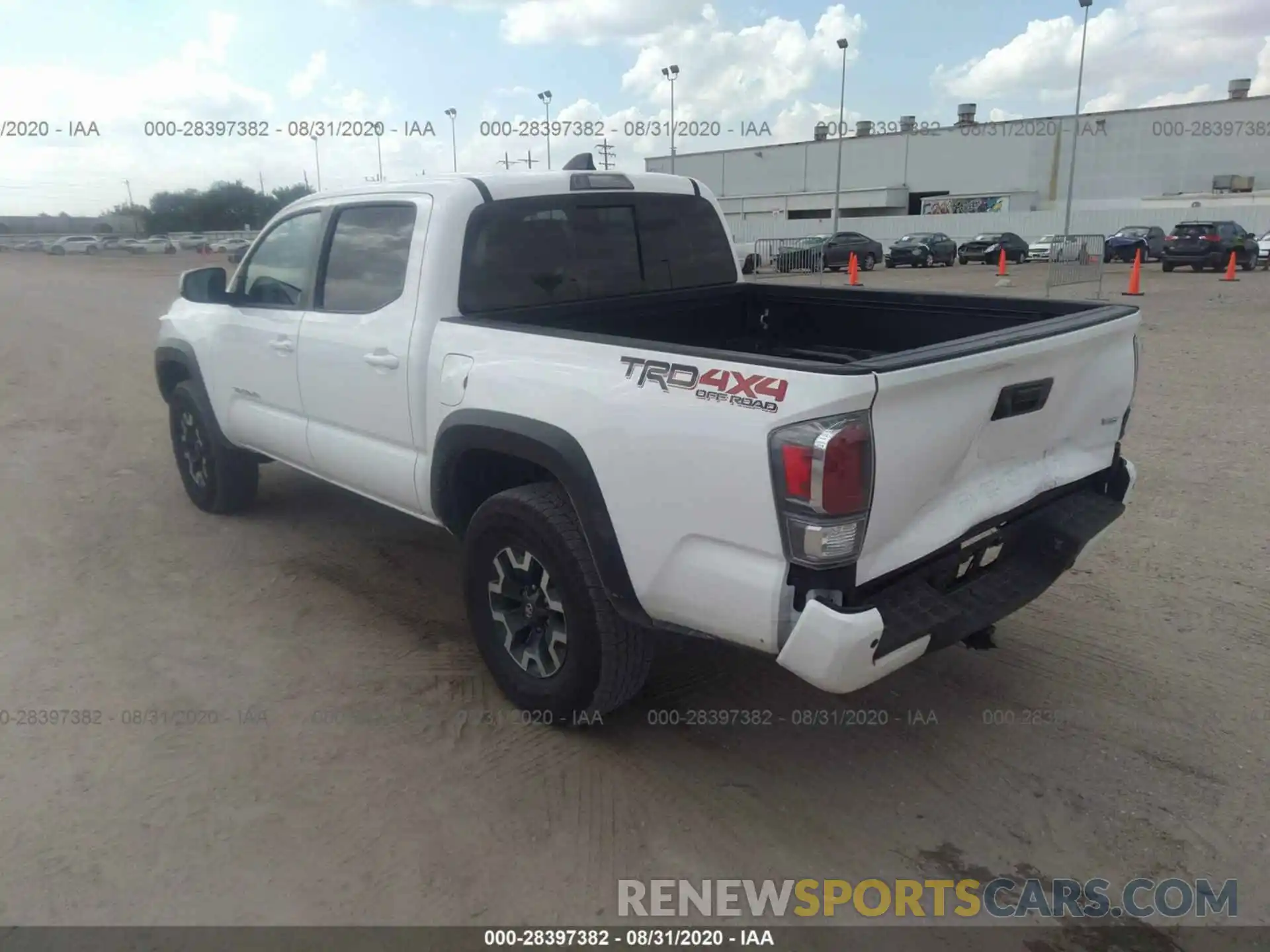 3 Фотография поврежденного автомобиля 5TFCZ5ANXLX231364 TOYOTA TACOMA 4WD 2020