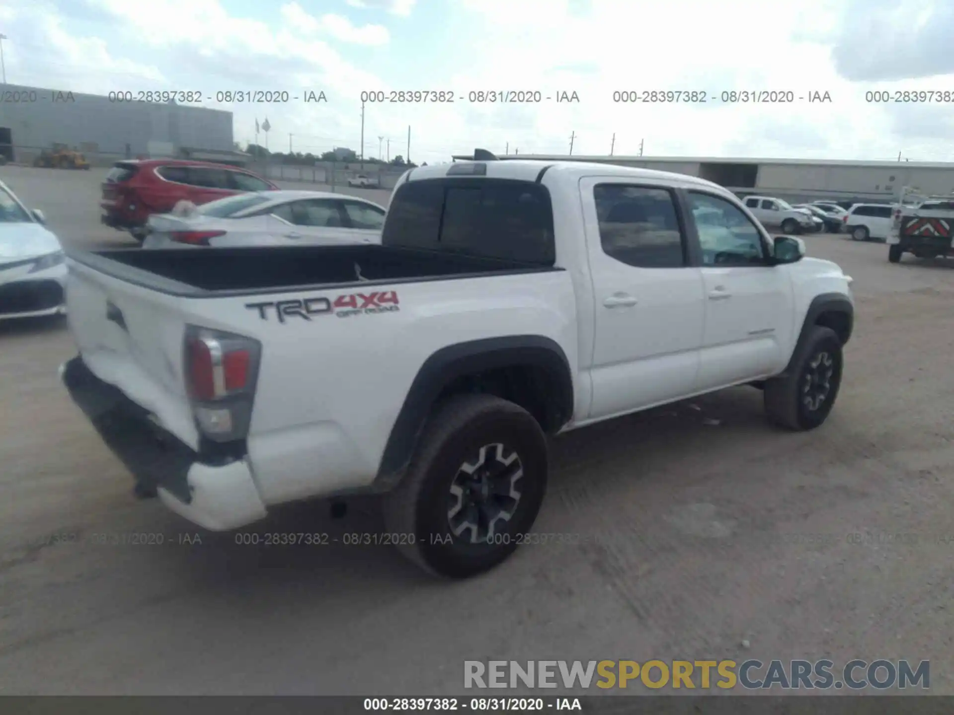 4 Photograph of a damaged car 5TFCZ5ANXLX231364 TOYOTA TACOMA 4WD 2020