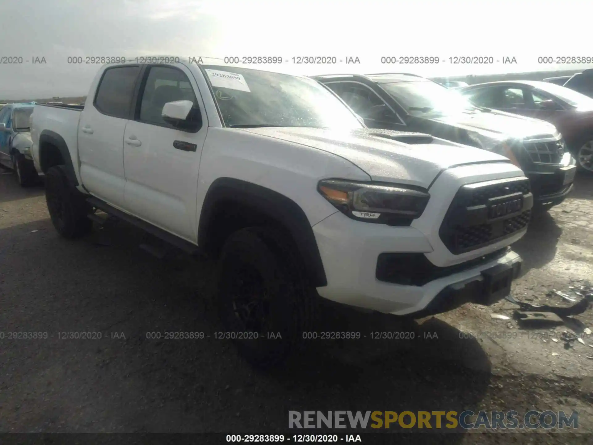 1 Фотография поврежденного автомобиля 5TFCZ5ANXLX231879 TOYOTA TACOMA 4WD 2020