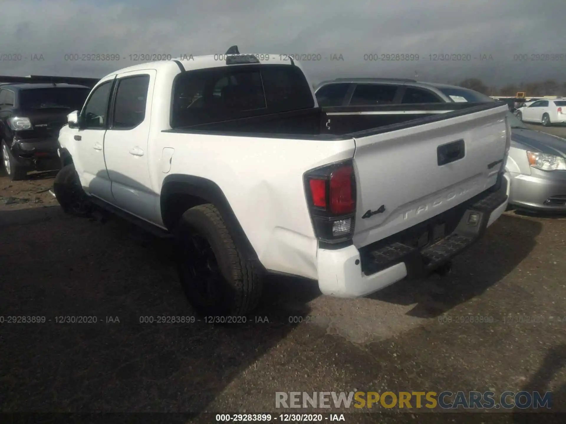 3 Photograph of a damaged car 5TFCZ5ANXLX231879 TOYOTA TACOMA 4WD 2020